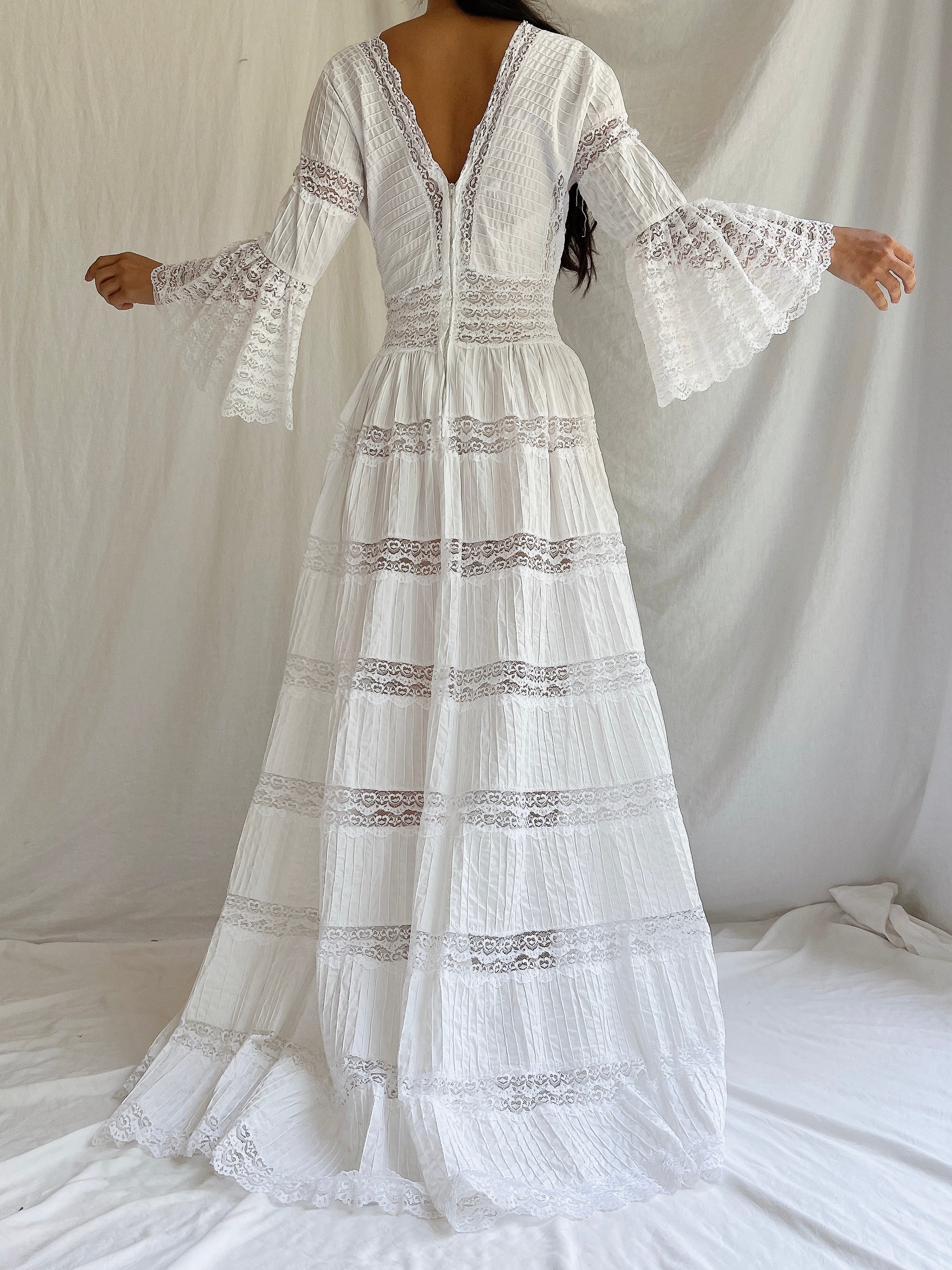 1979s White Lace Bell Sleeves Pintucked Gown - S