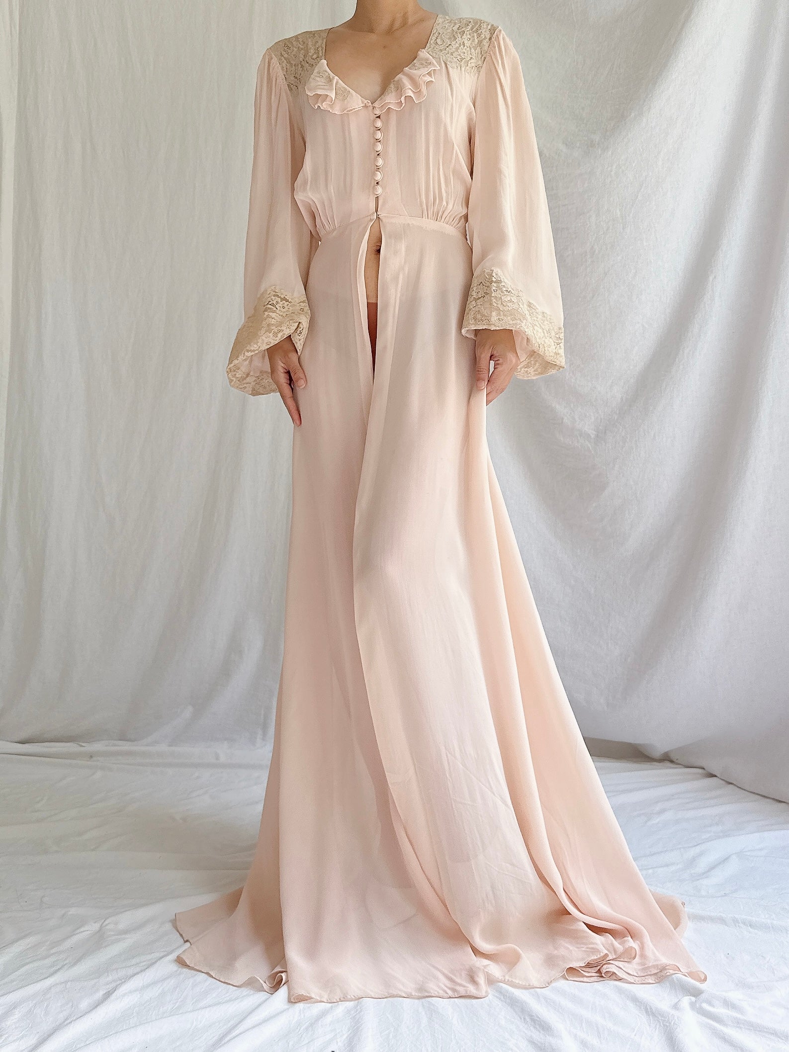 1940s Peach Chiffon Poet Sleeves Dressing Gown - S