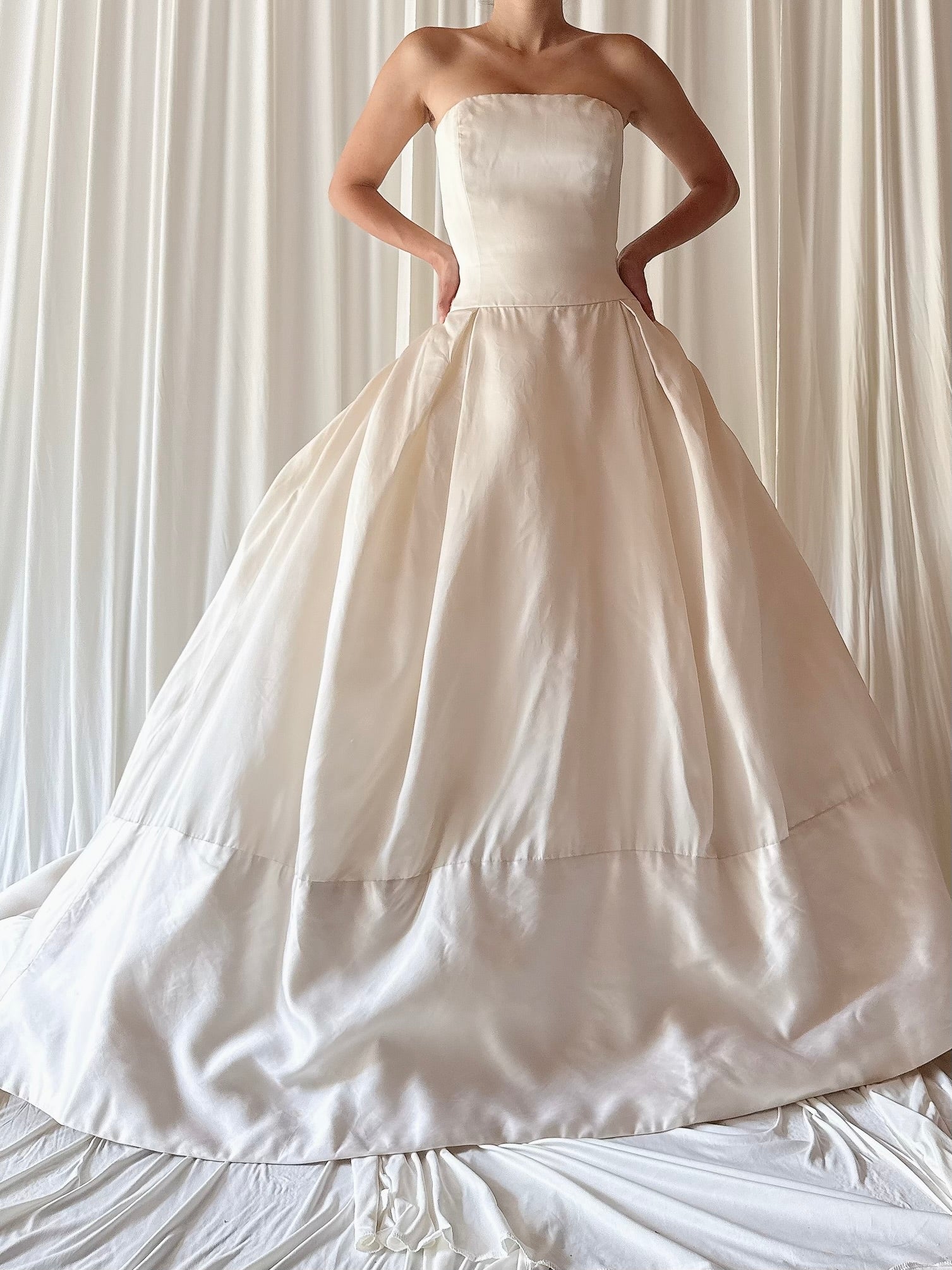 Vera Wang Silk Organza Gown - M/8