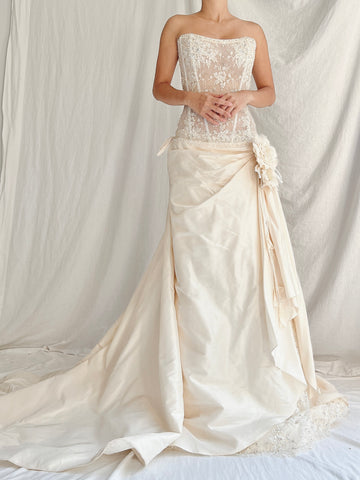 1990s Saison Blanche Couture Silk and French Lace Gown - M/8/10