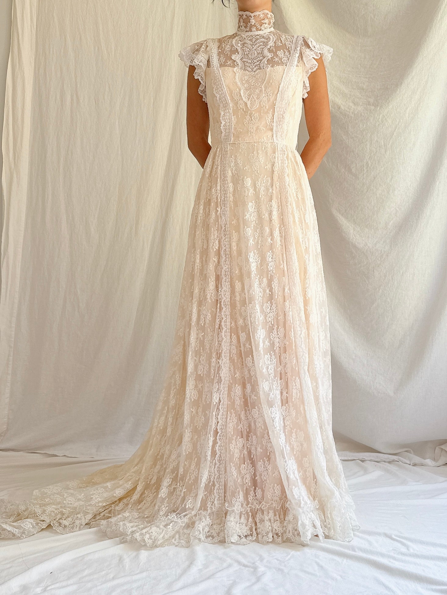 Vintage Lace High-Neck Gown - XS