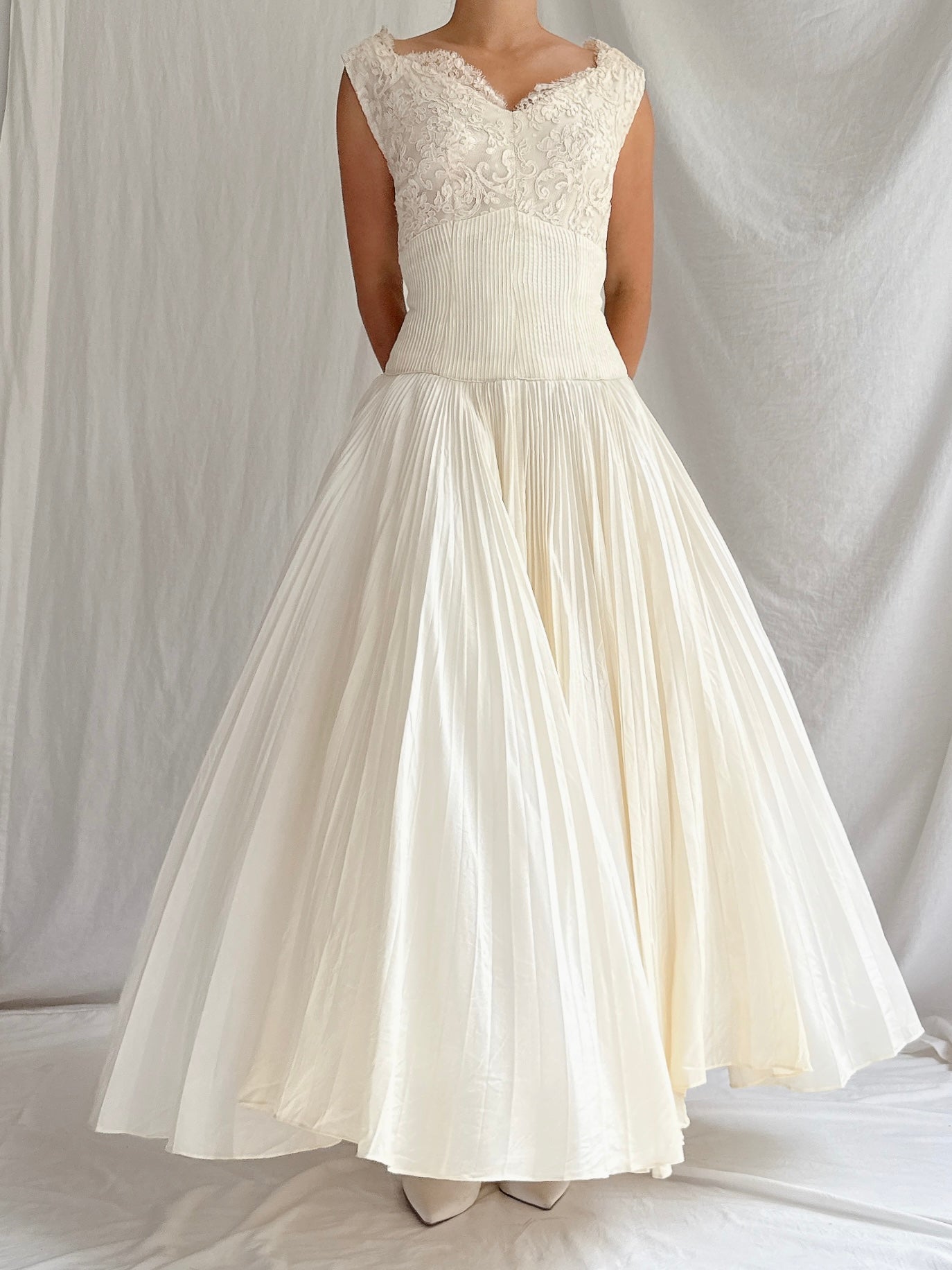1950s Pleated Taffeta and Lace Dress - XS