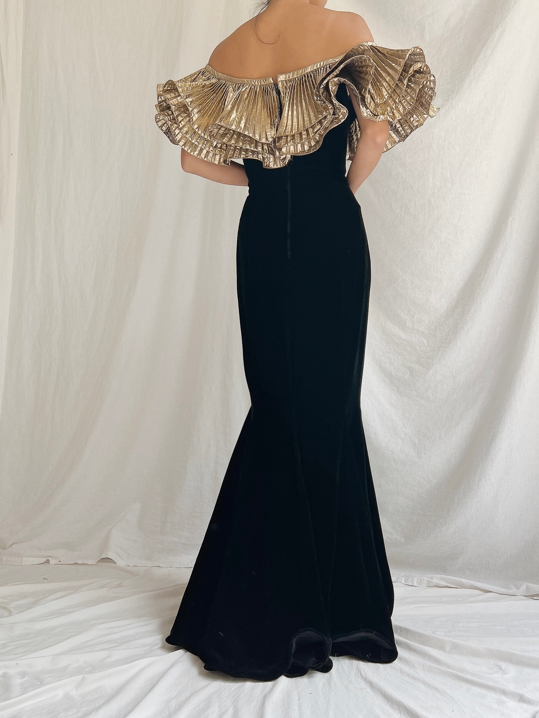 Vintage Velvet Off-the-Shoulder Gown - M