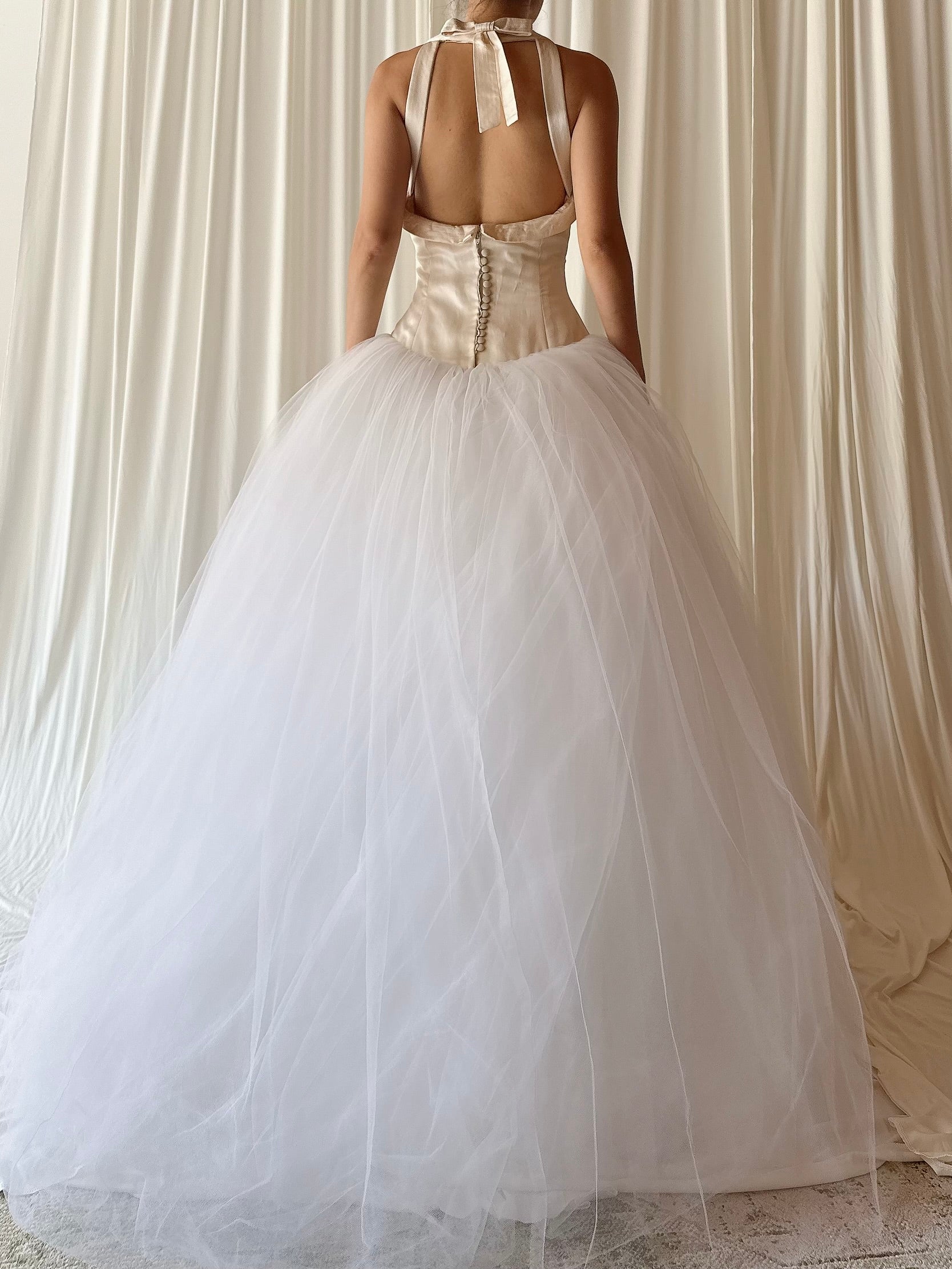 1990s Vera Wang Silk and Tulle Gown - 34B/28W/59L