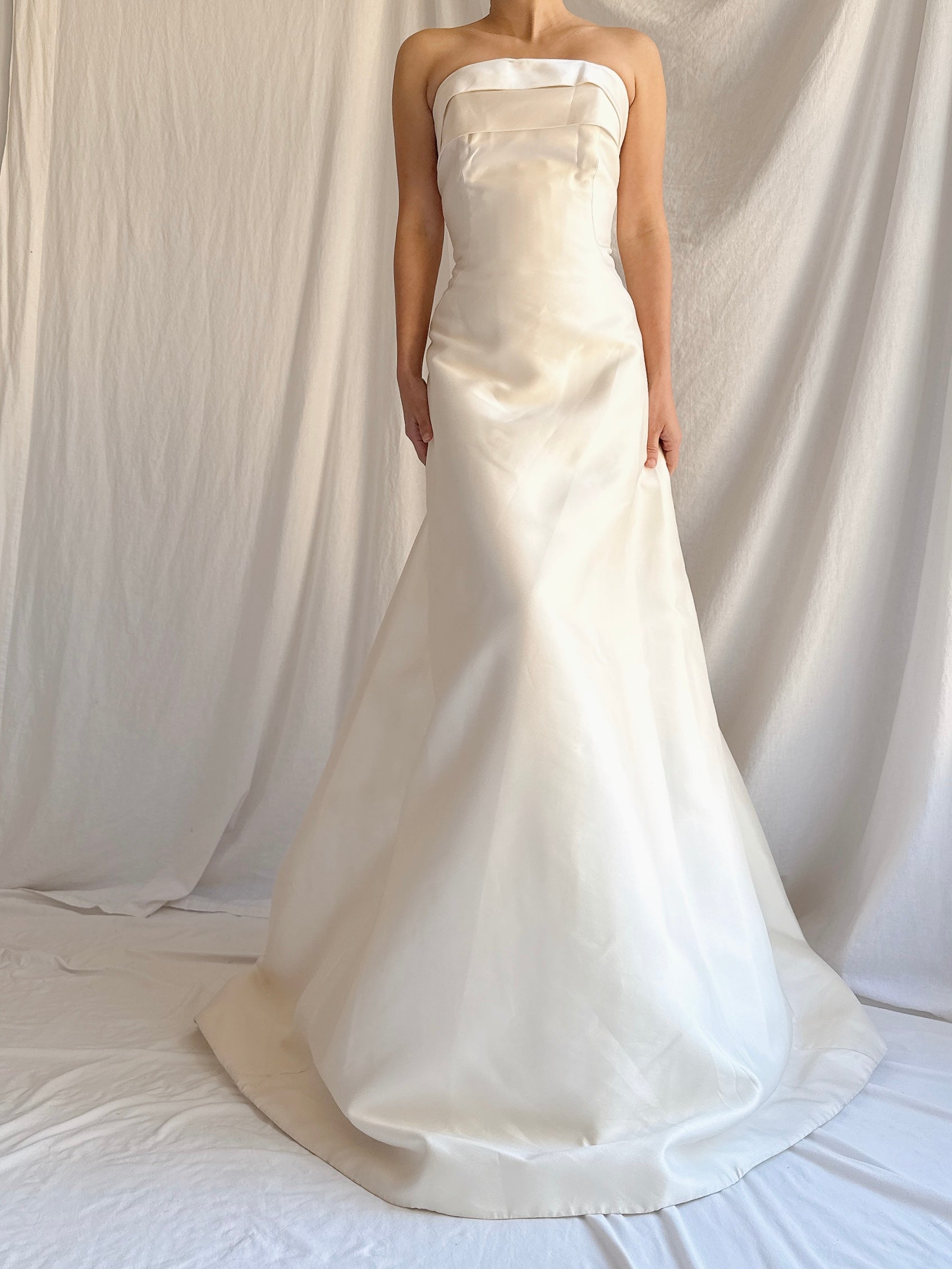 Vintage Pronovias Barcelona Gown with Train - M/US 8