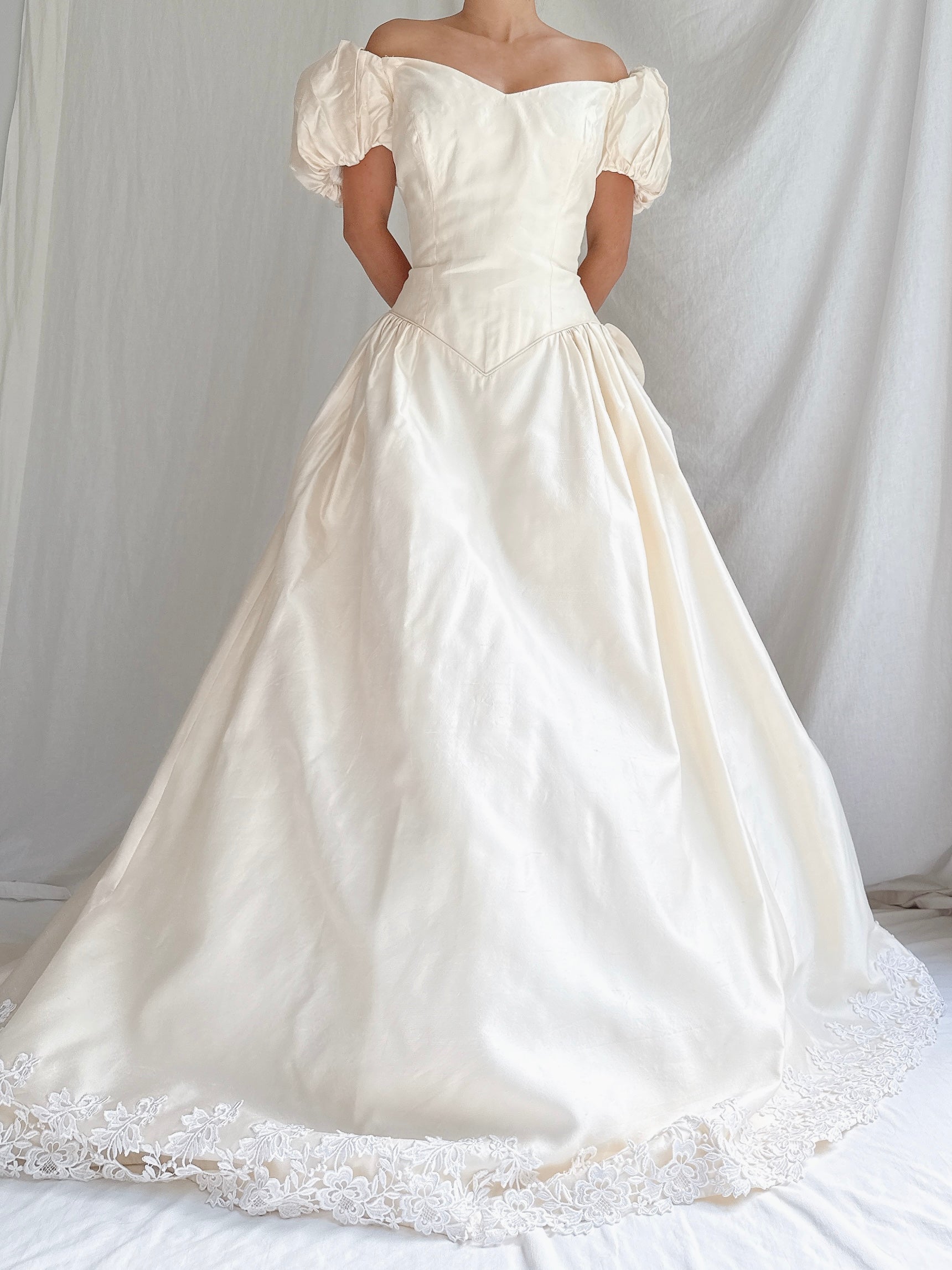 Vintage Silk Puff Sleeves Gown - M