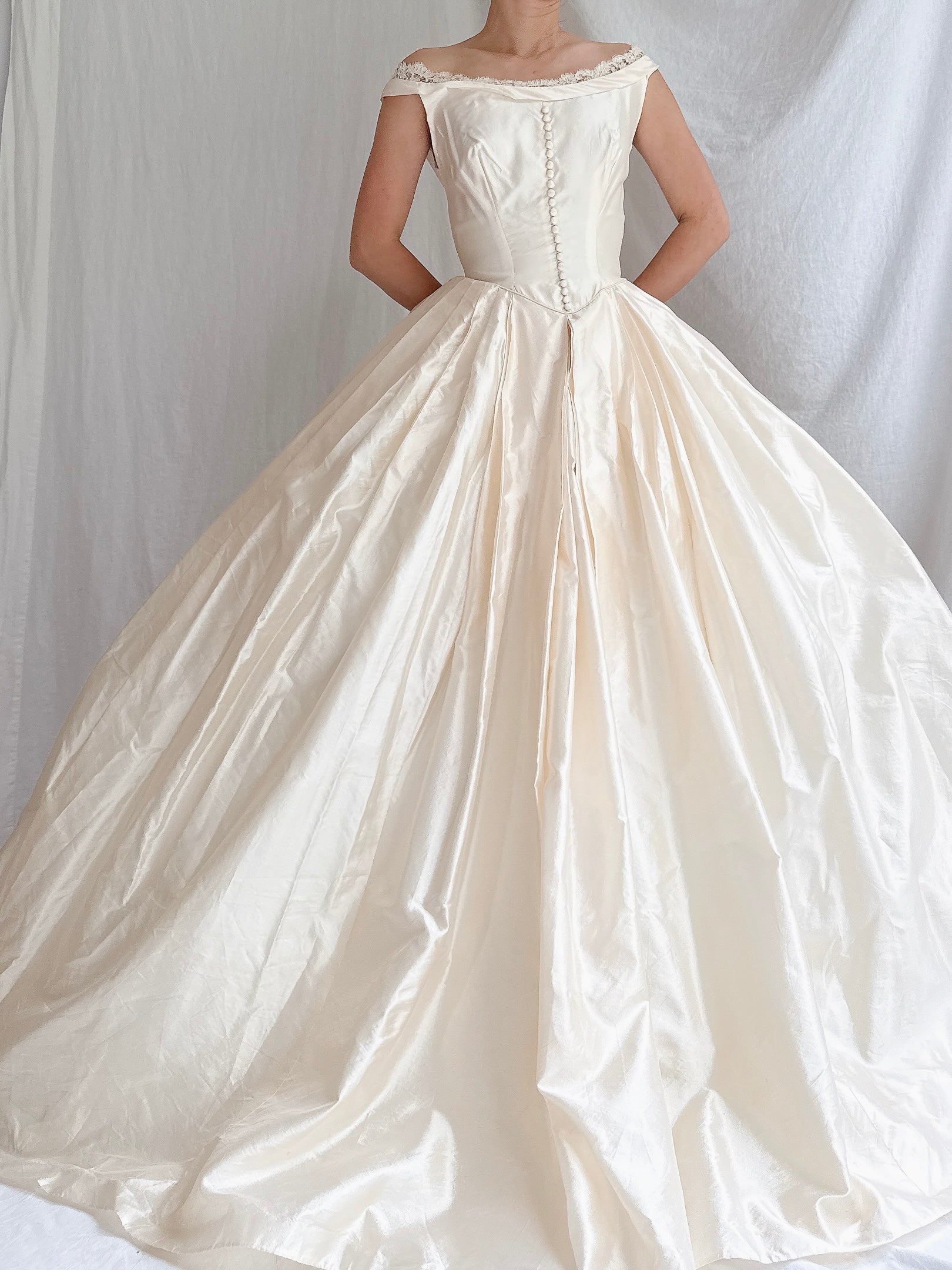 1950s Silk Dupioni Wide-Neck Gown - XXS