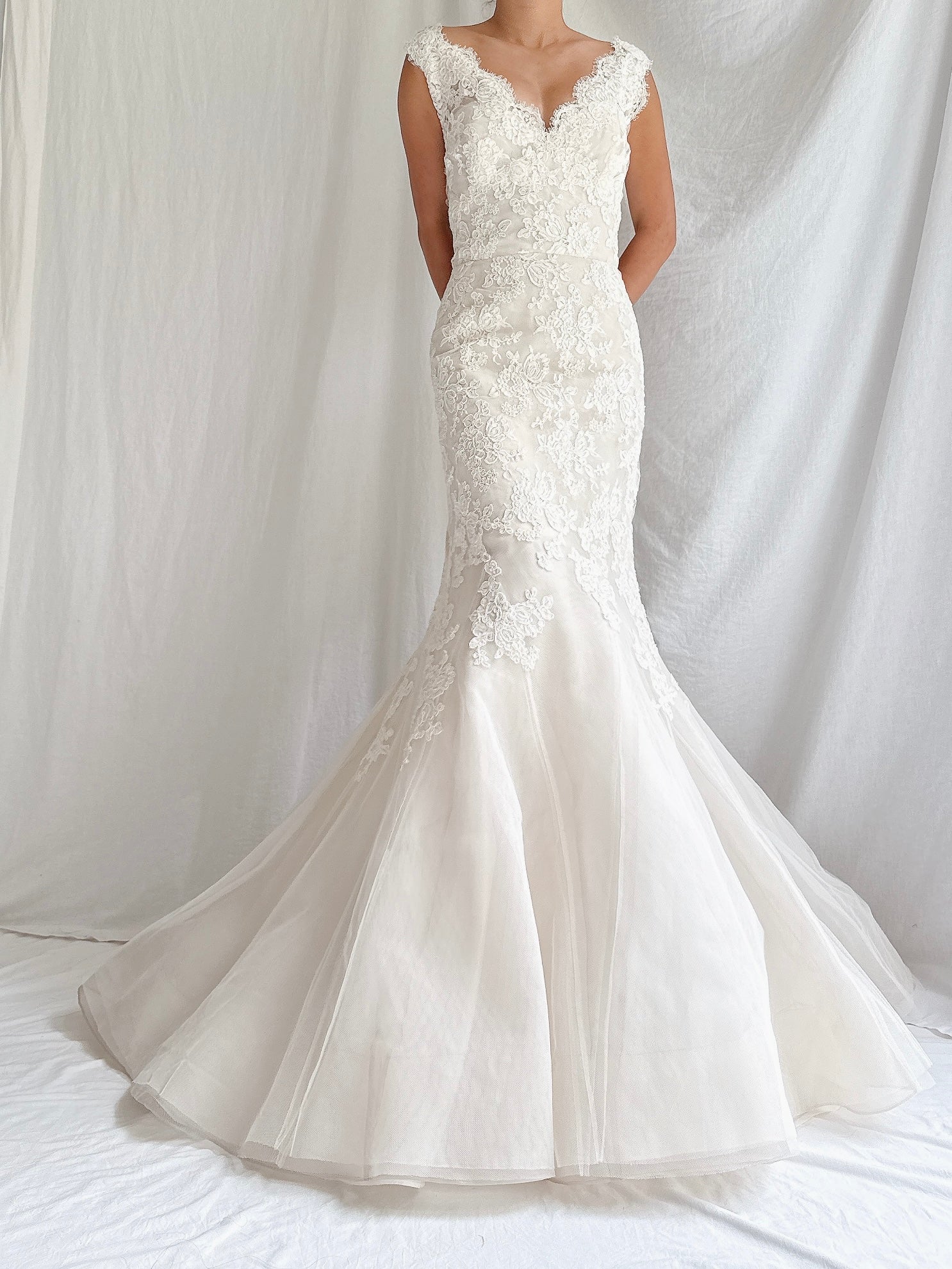 Vintage Liancarlo Alencon Lace Gown - M/L 10