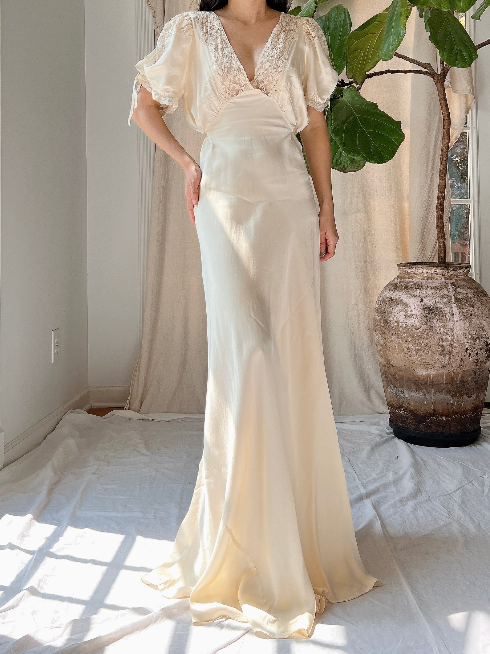 1930s Silk Short Sleeves Gown - S 1930s Silk Short Sleeves Gown - S