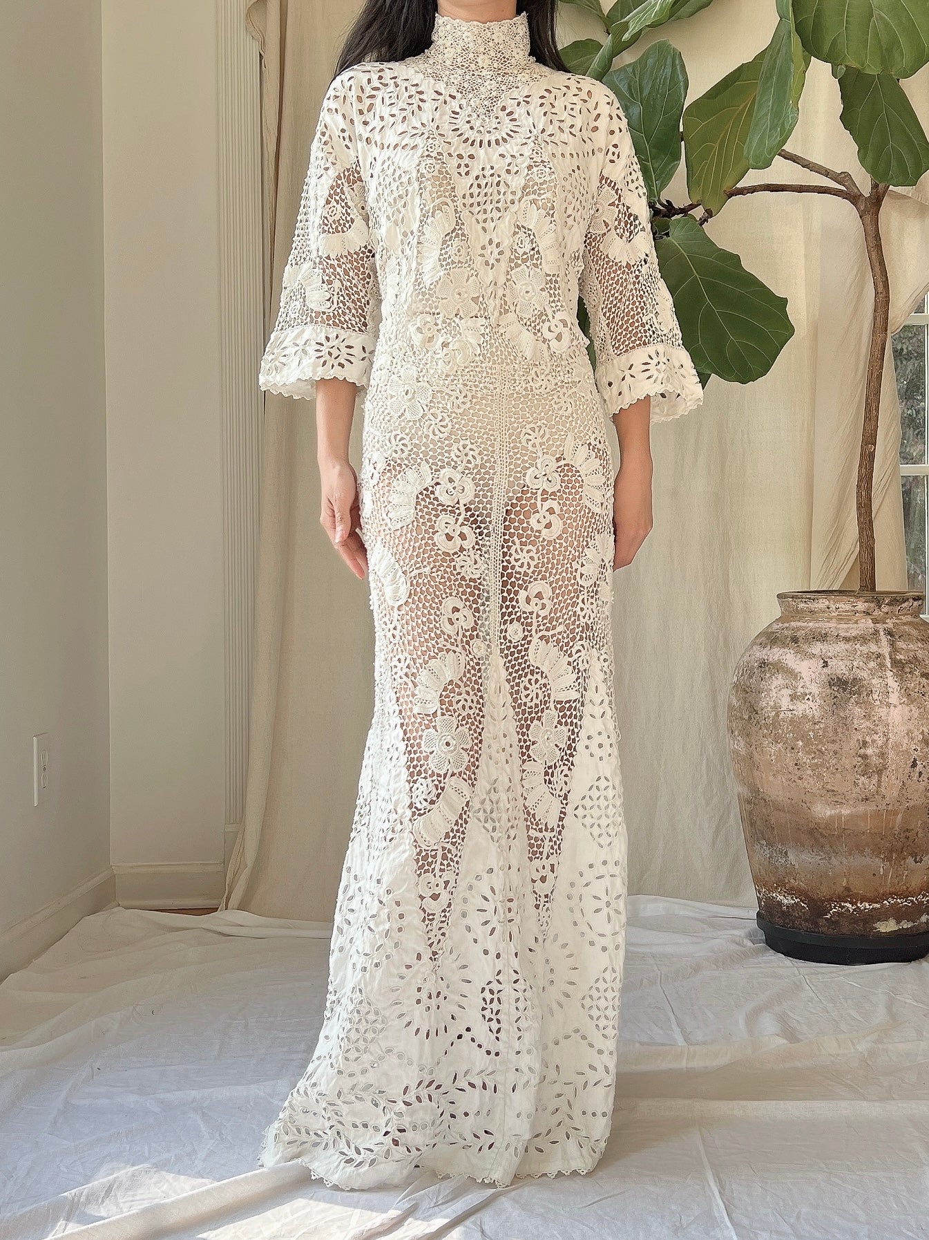 Irish Lace Crochet Wedding Dress Antique Irish Crochet Linen Embroidered Gown M/L G O S S A M E R Irish Lace Crochet Wedding Dress Antique Irish Crochet Linen Embroidered Gown M/L G O S S A M E R