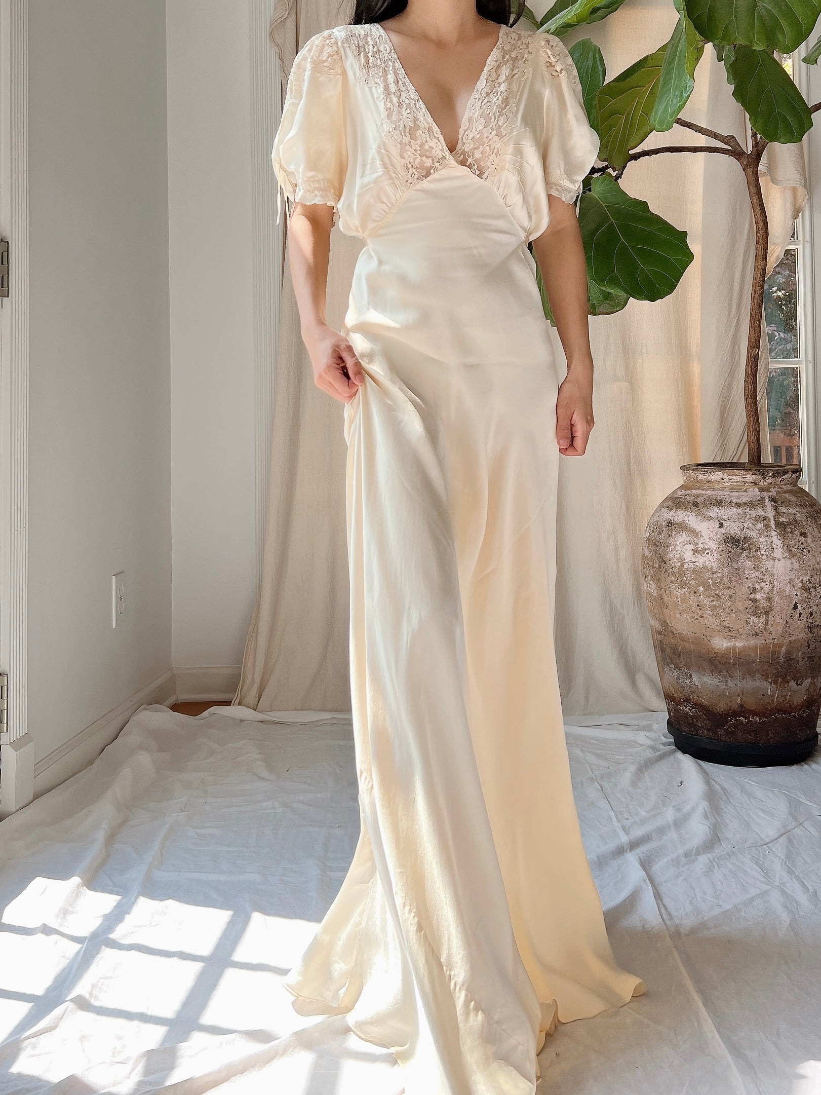 1930s Silk Short Sleeves Gown - S | G O S S A M E R 1930s Silk Short Sleeves Gown - S | G O S S A M E R