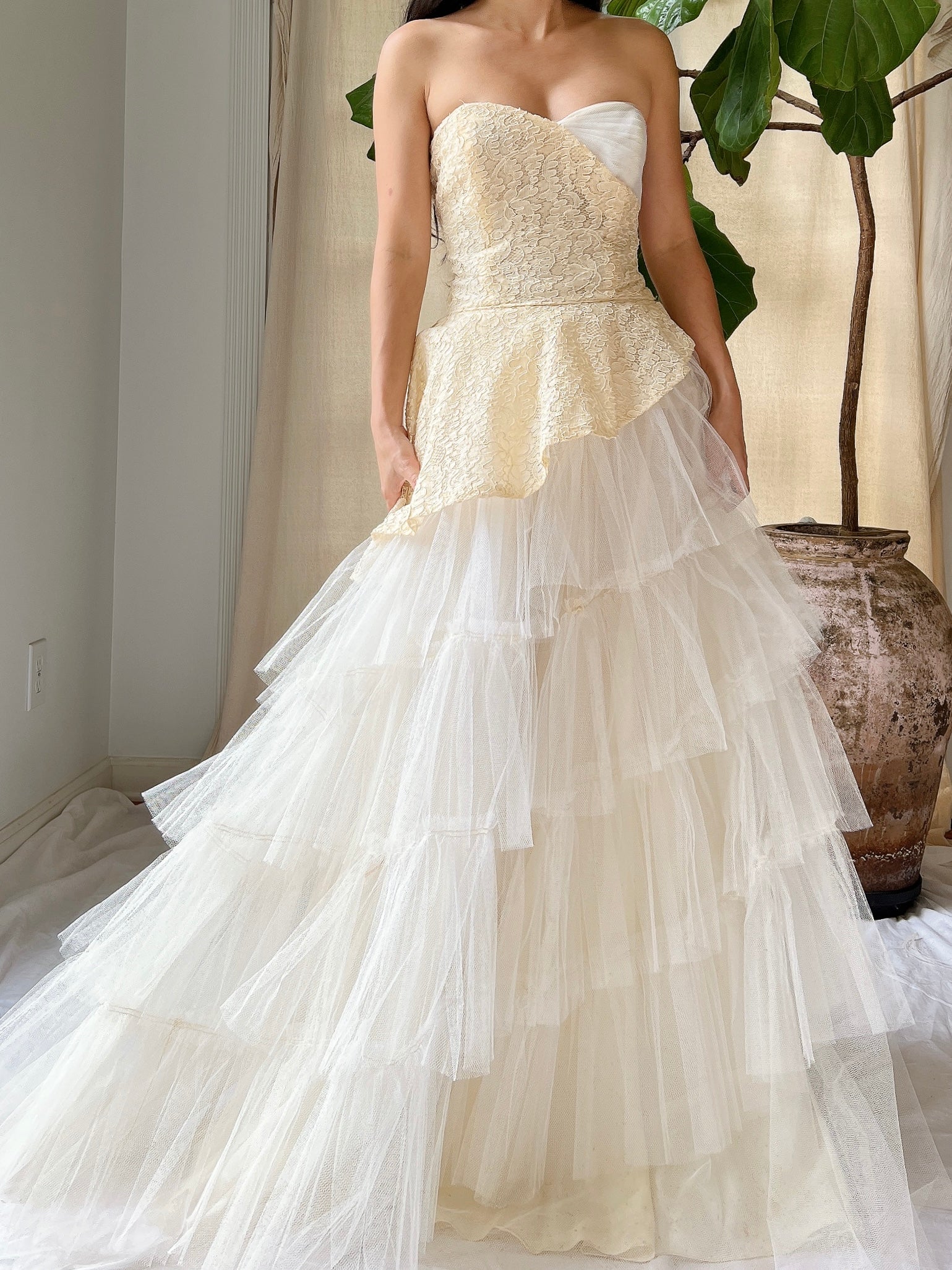 1950s Tulle and Lace Strapless Gown - S