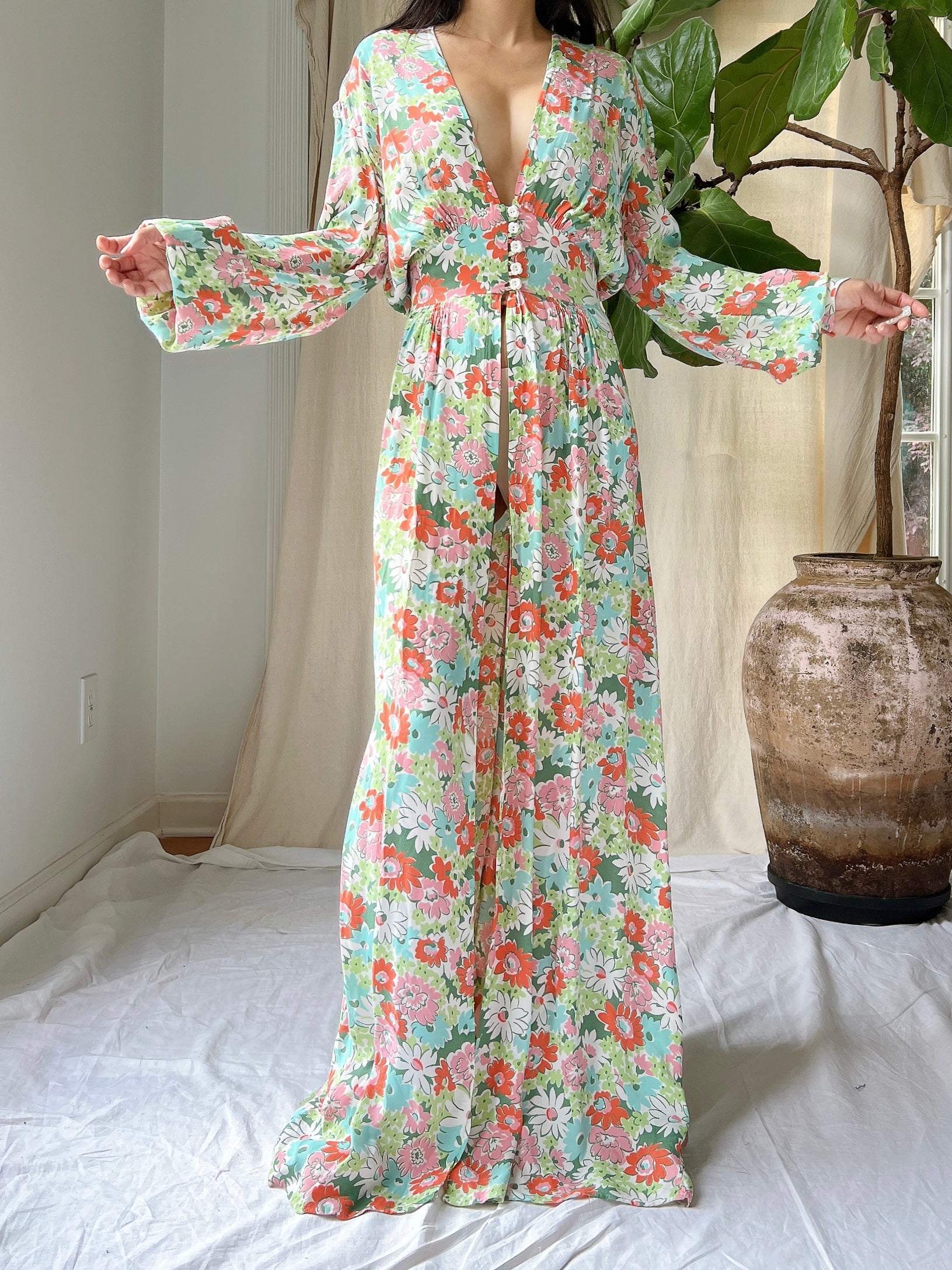1940s Rayon/Nylon Poet Sleeve Dressing Gown - S/M