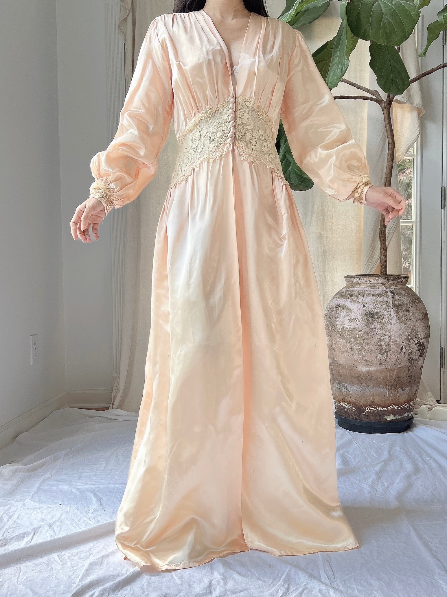 1940s Peach Satin Dressing Gown - S