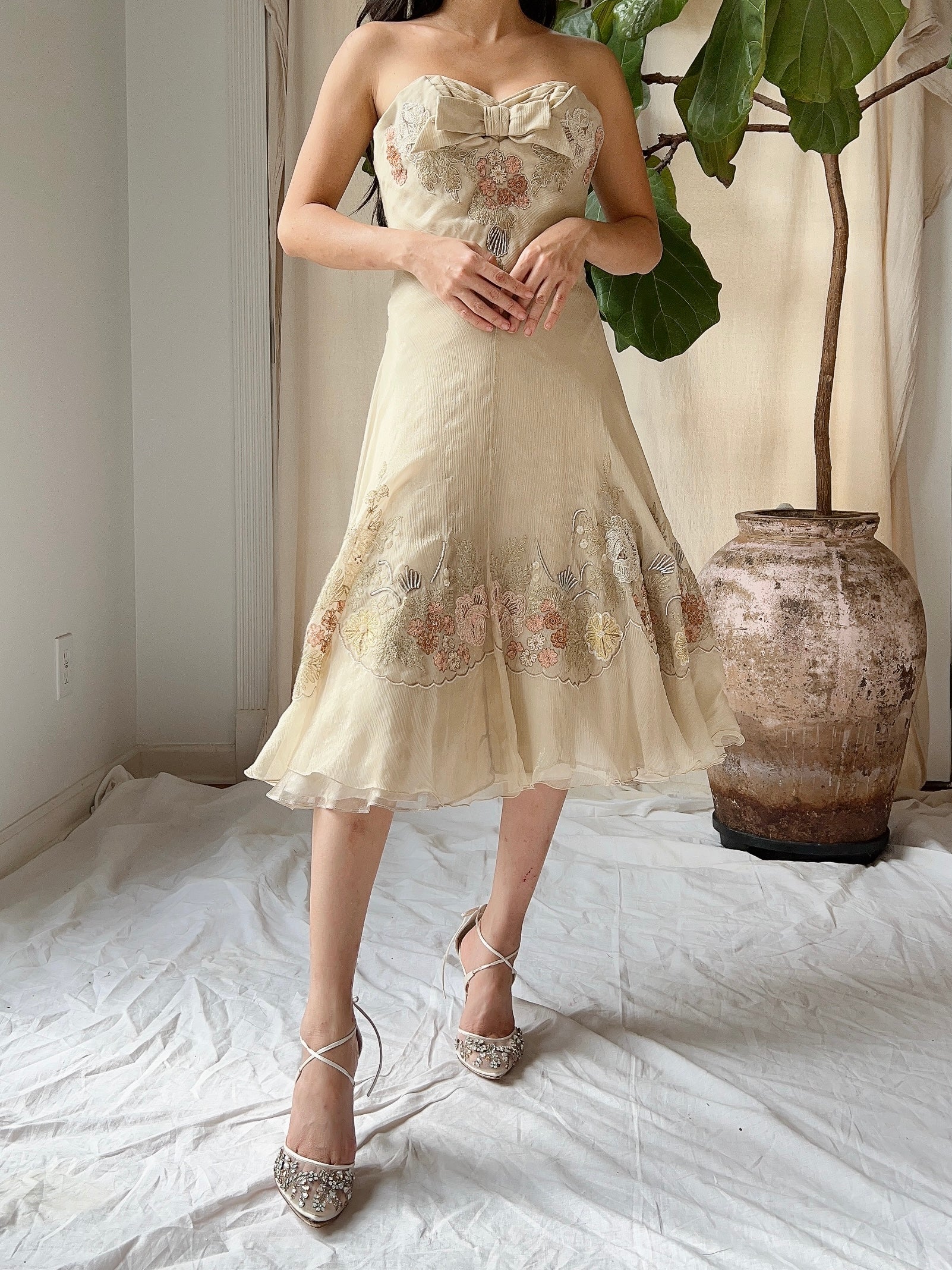 Vintage Silk Eavis and Brown Embroidered Dress - S/6 | G O S S A M E R Vintage Silk Eavis and Brown Embroidered Dress - S/6 | G O S S A M E R