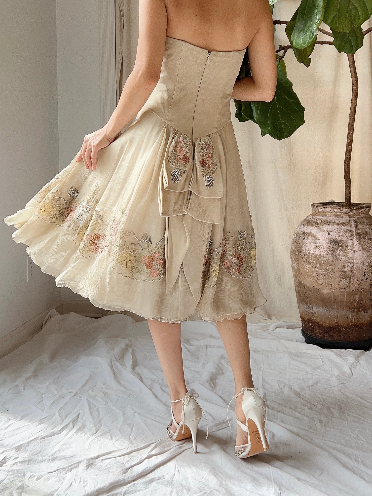 Vintage Silk Eavis and Brown Embroidered Dress - S/6 Vintage Silk Eavis and Brown Embroidered Dress - S/6