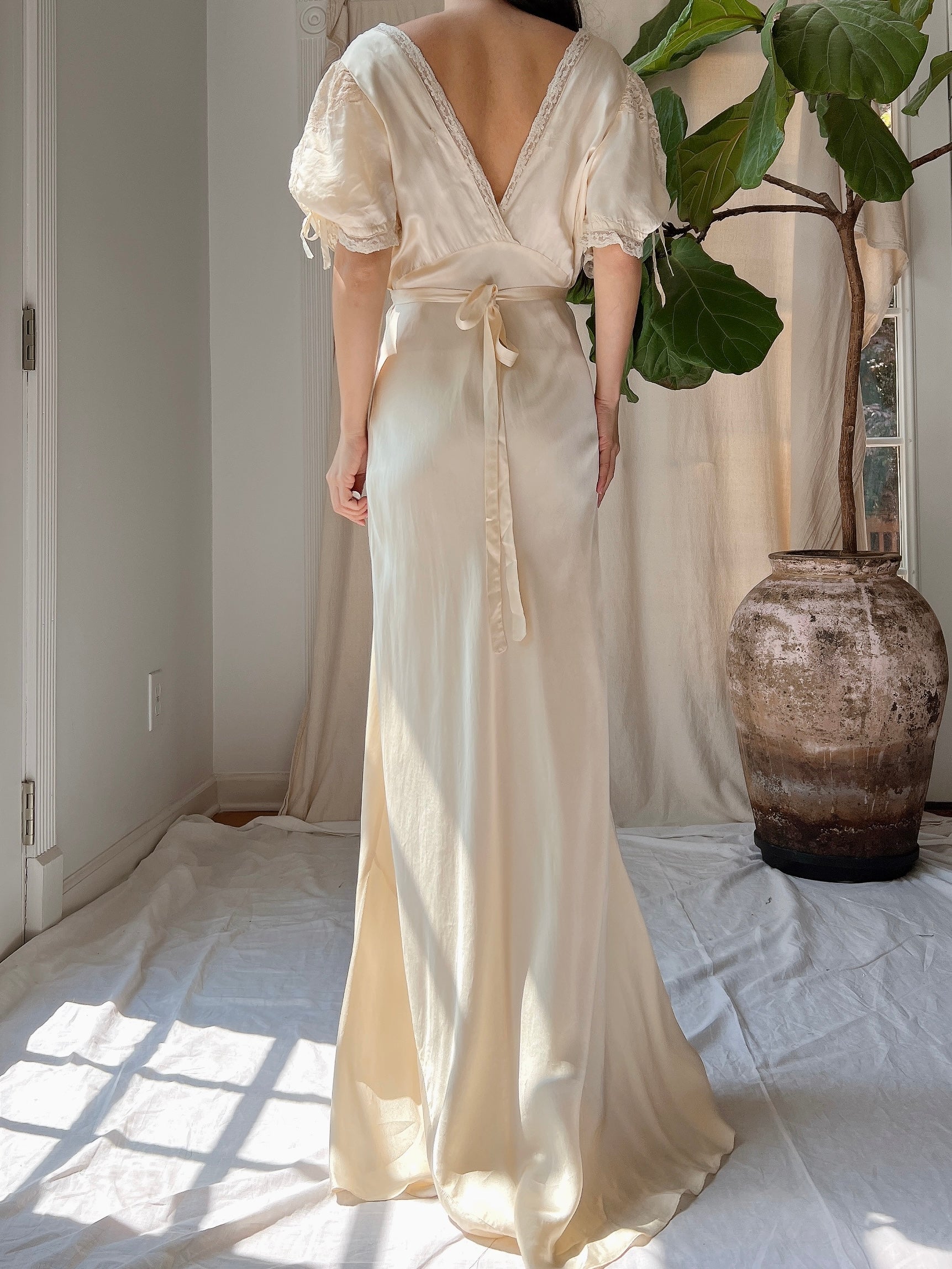 1930s Silk Short Sleeves Gown - S