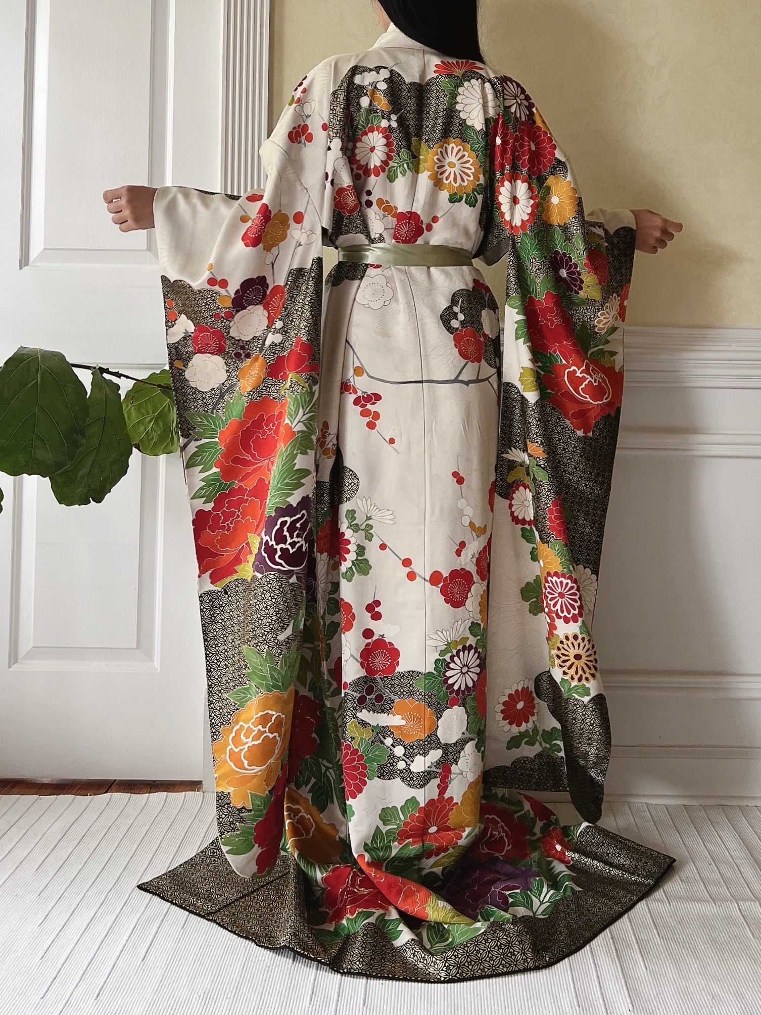 Vintage Silk Kimono with Peonies and Daisies - OSFM