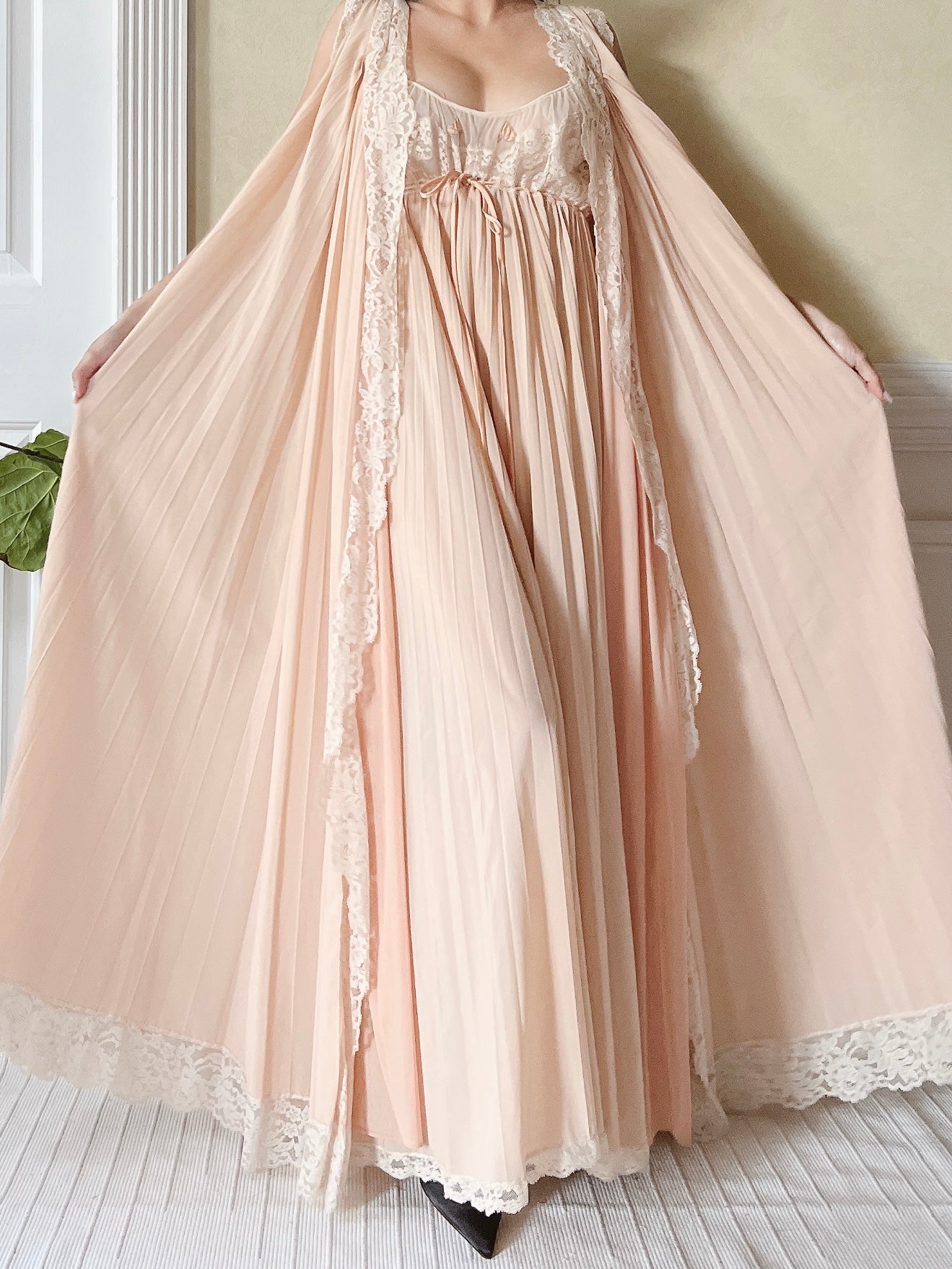 1950s Pink Beige Lucie Ann Dressing Gown and Slip - One Size | G O S S A M E R 1950s Pink Beige Lucie Ann Dressing Gown and Slip - One Size | G O S S A M E R