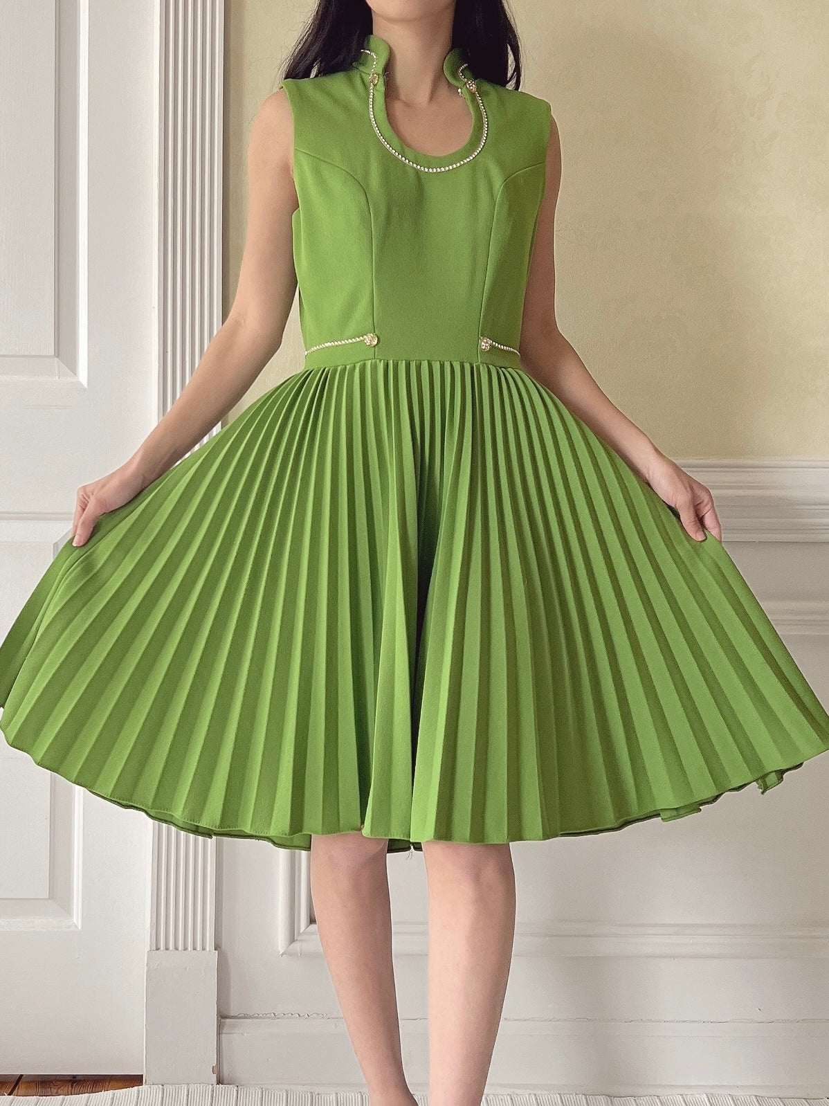 Vintage Green Rayon Pleated Dress - S | G O S S A M E R Vintage Green Rayon Pleated Dress - S | G O S S A M E R
