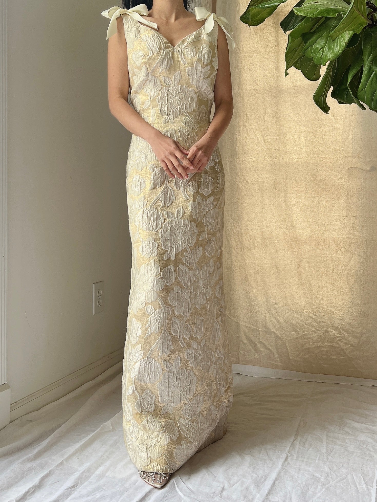 1960s Ivory/Light Gold Brocade Gown - M