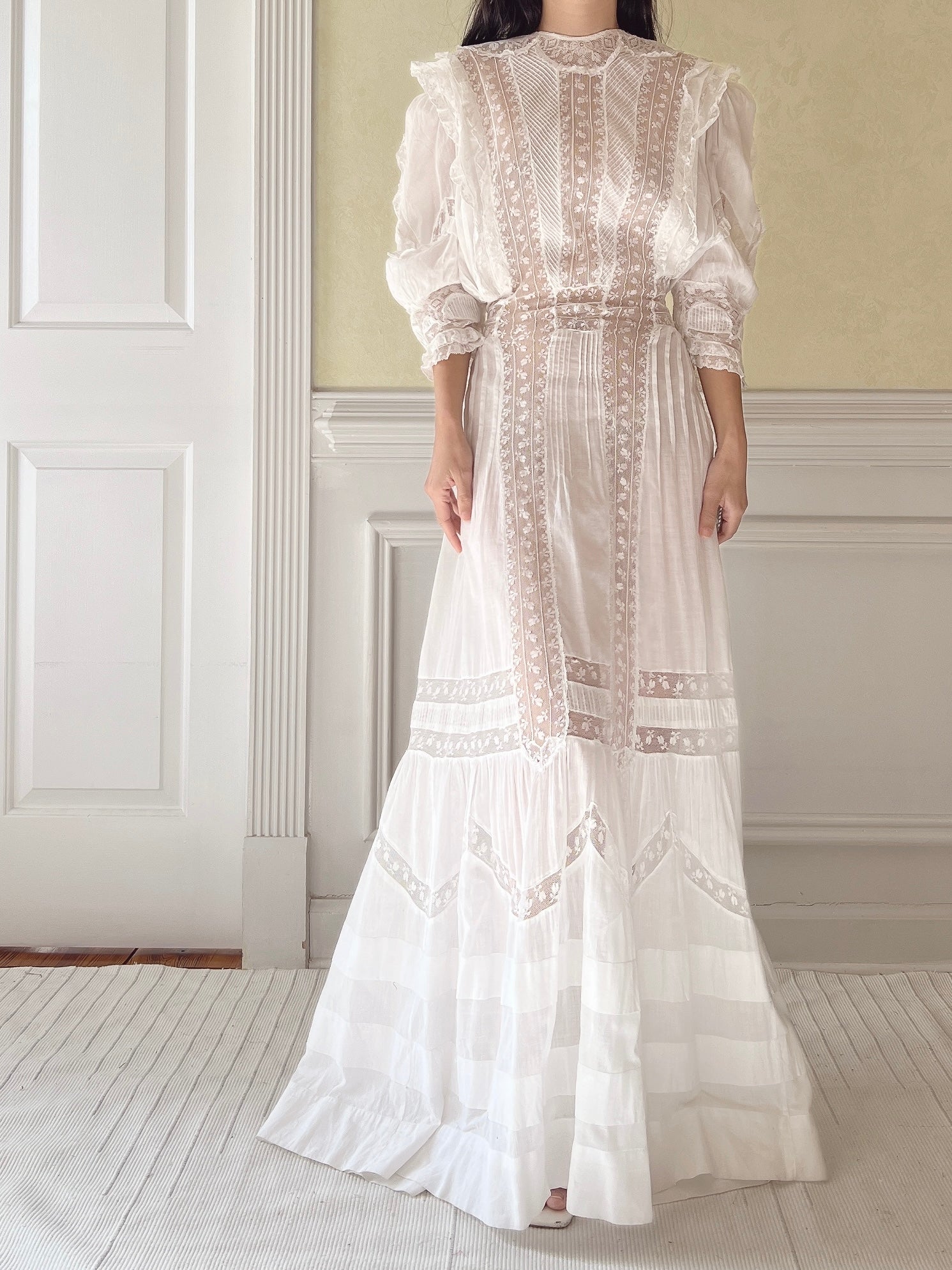 Antique Cotton and Lace Gown - S