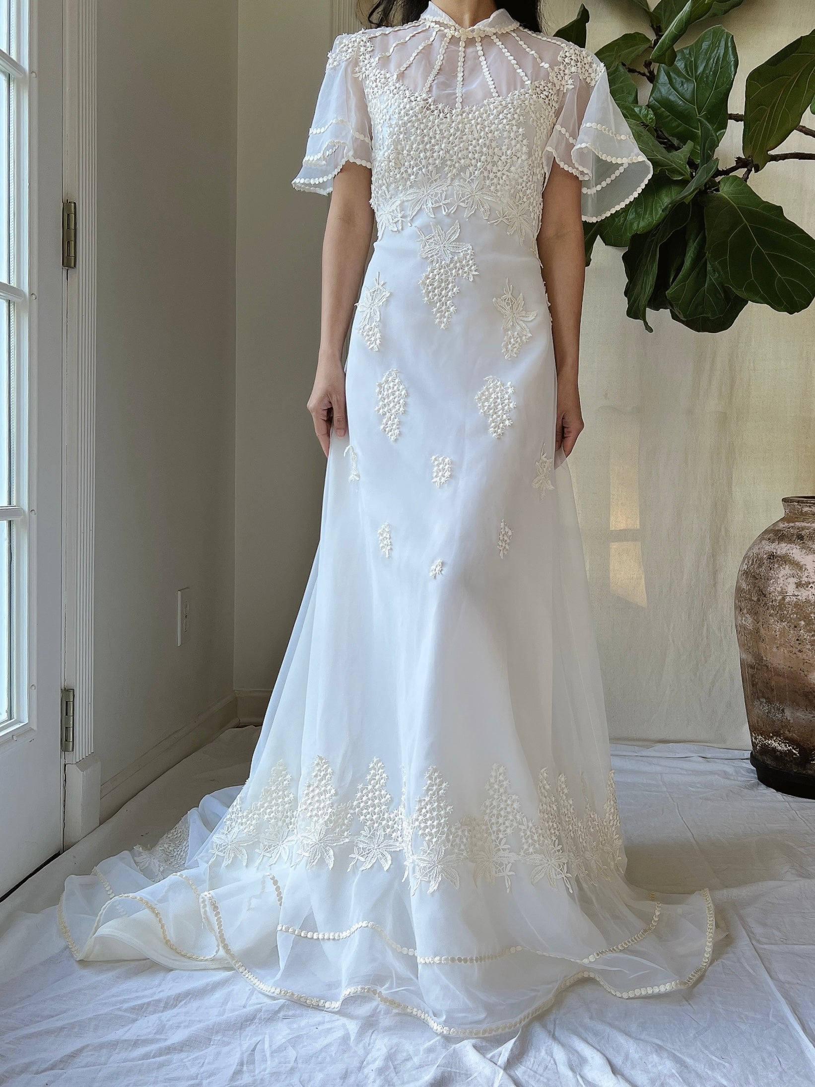 Vintage Flutter Sleeve Wedding Dress - M