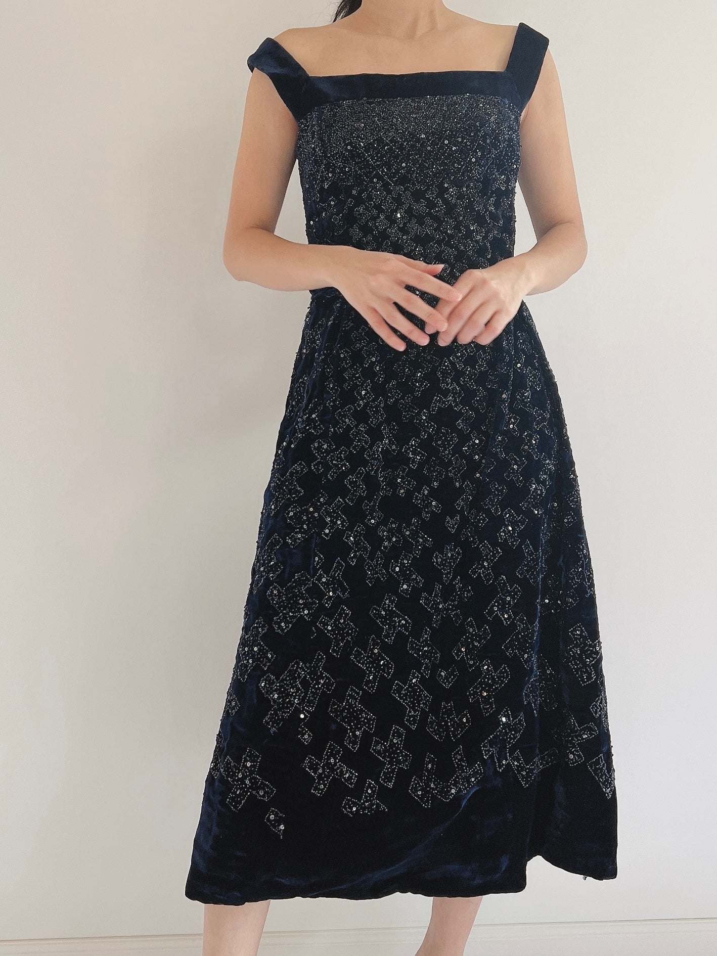 1950s Dark Blue Velvet Hand-Beaded Dress - XS