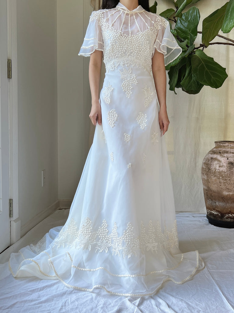 Vintage Flutter Sleeve Wedding Dress - M | G O S S A M E R