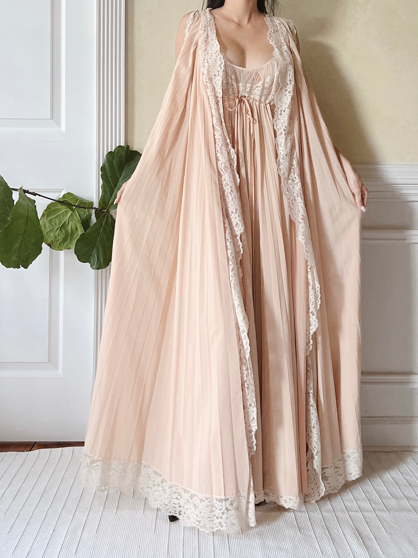 1950s Pink Beige Lucie Ann Dressing Gown and Slip - One Size