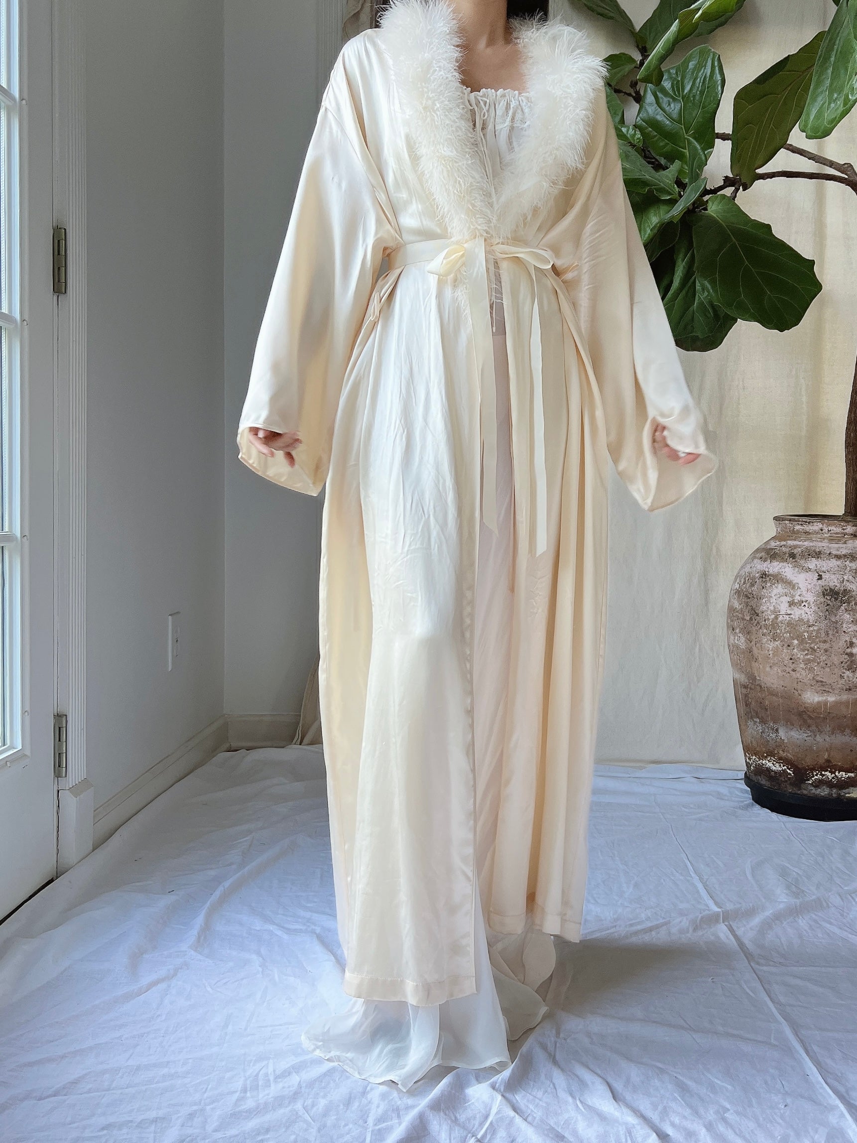 Vintage Silk Feather Collar Robe - OSFM | G O S S A M E R