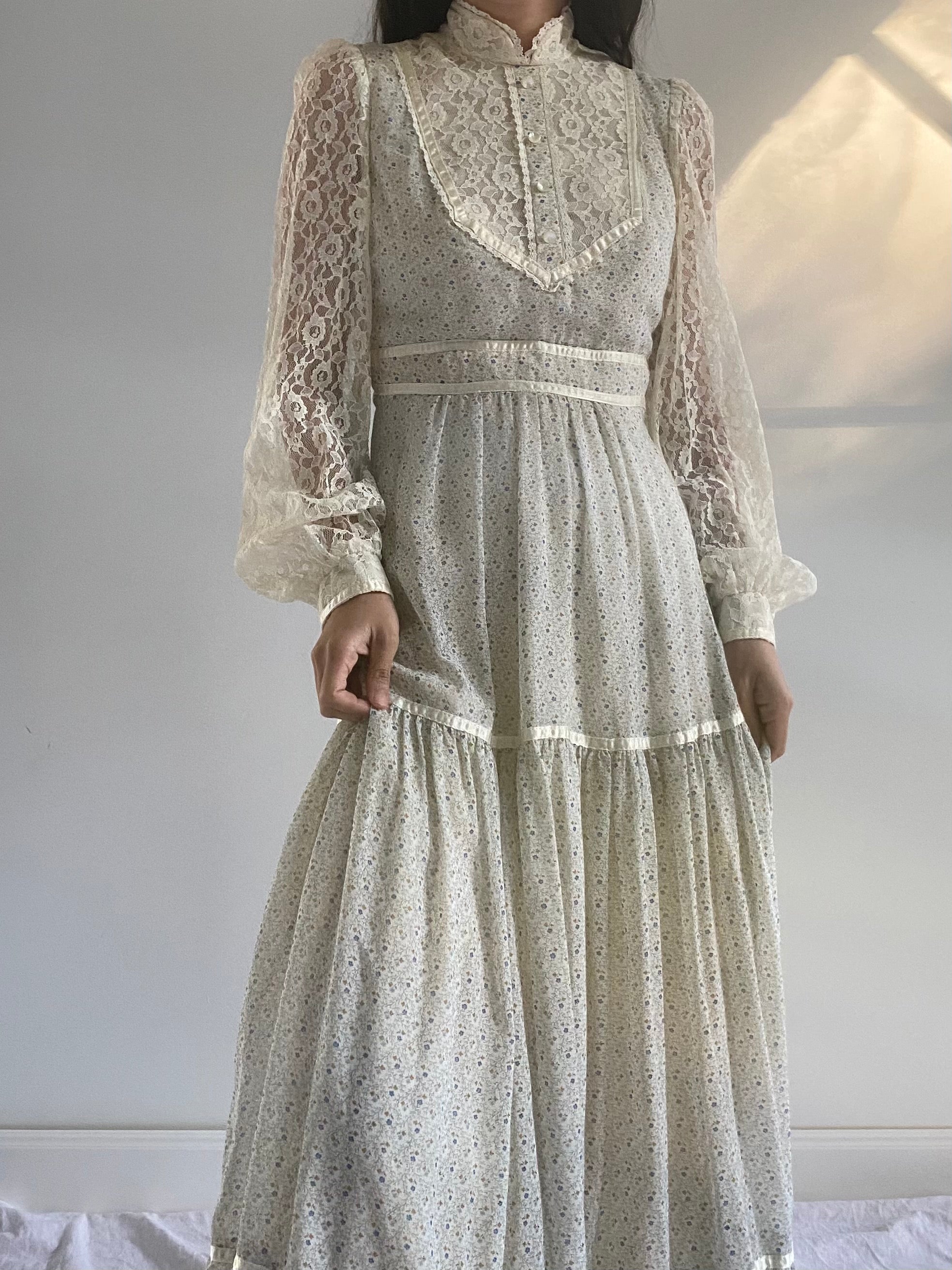 Vintage Lace Sleeves Calico Dress - XS/S