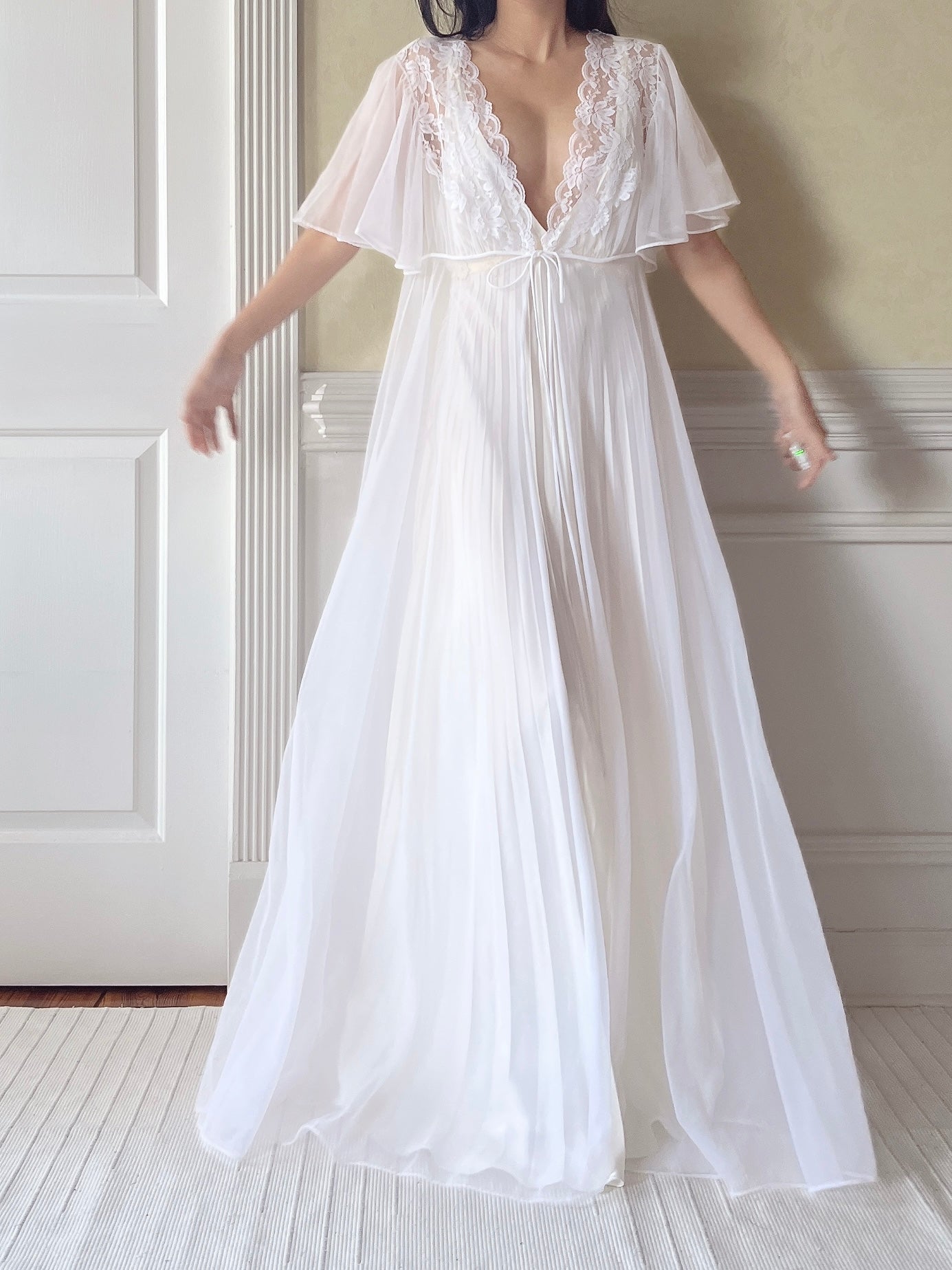 1960s White Flutter Sleeve  Dressing Gown - M