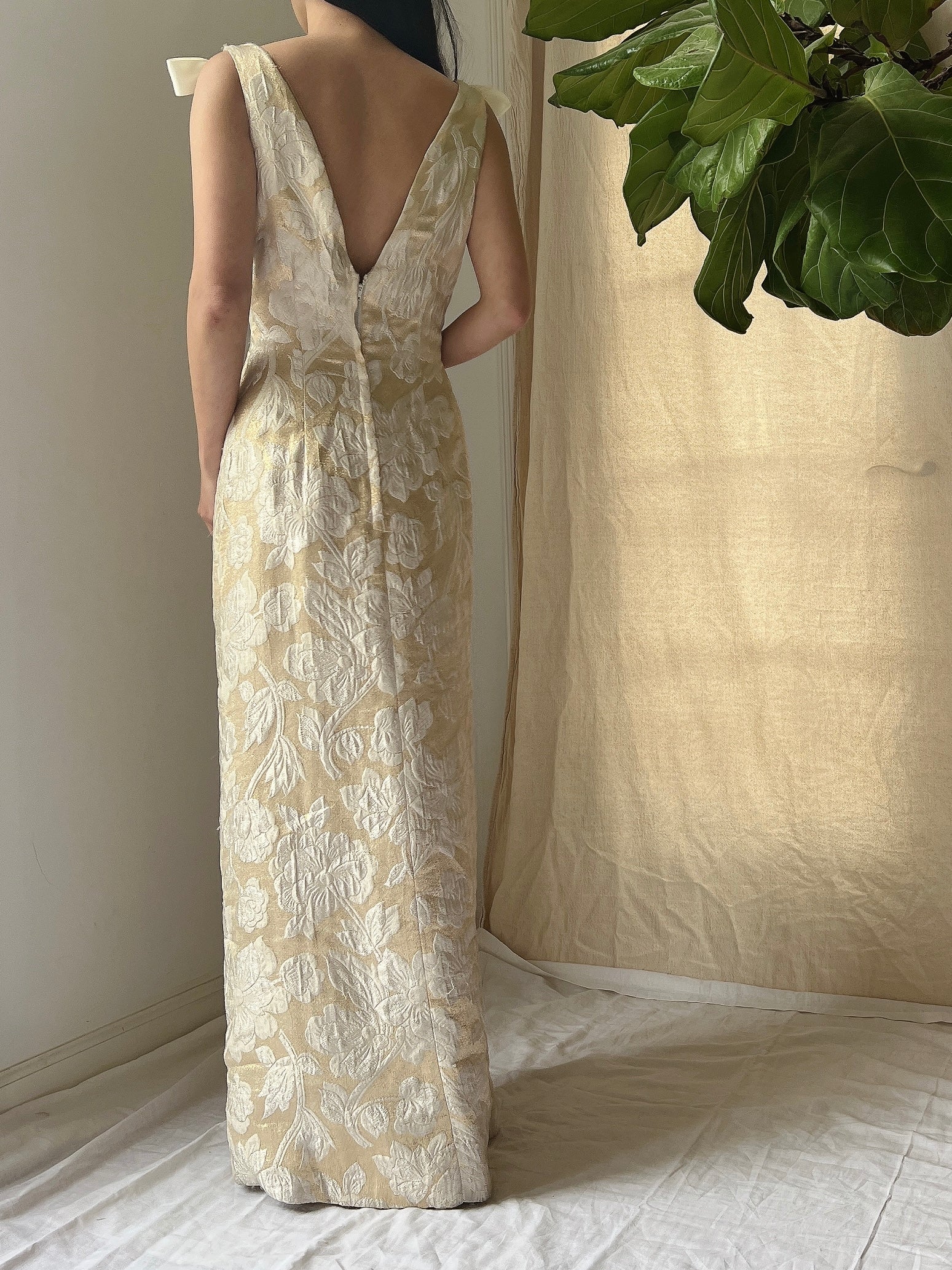 1960s Ivory/Light Gold Brocade Gown - M