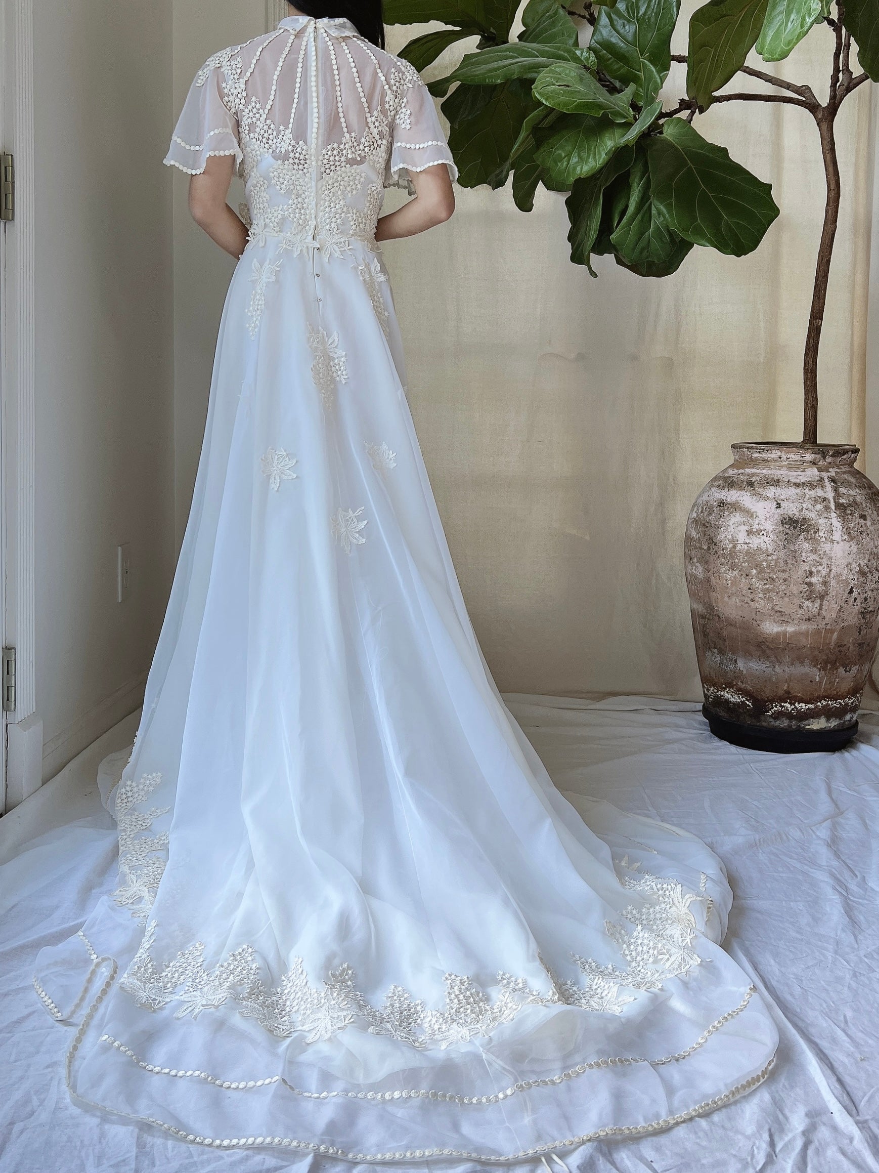 Vintage Flutter Sleeve Wedding Dress - M
