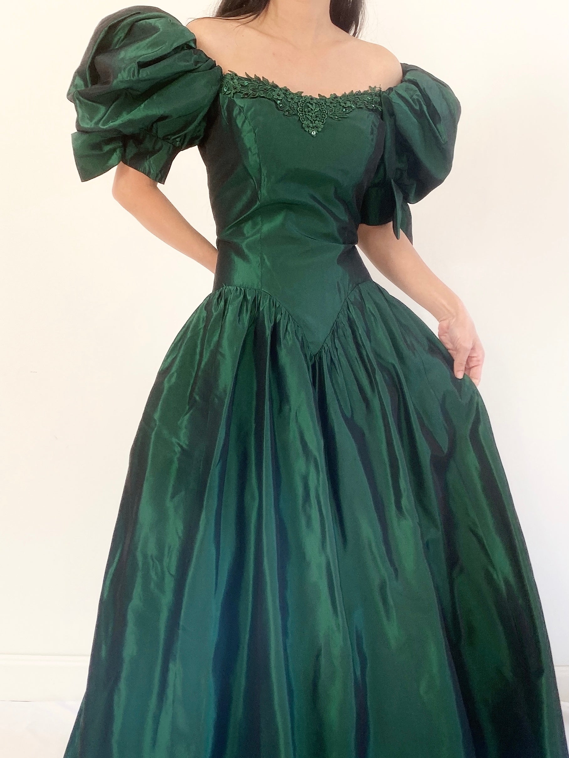 Vintage Puff Sleeve Emerald Taffeta Gown - XS/S | G O S S A M E R Vintage Puff Sleeve Emerald Taffeta Gown - XS/S | G O S S A M E R