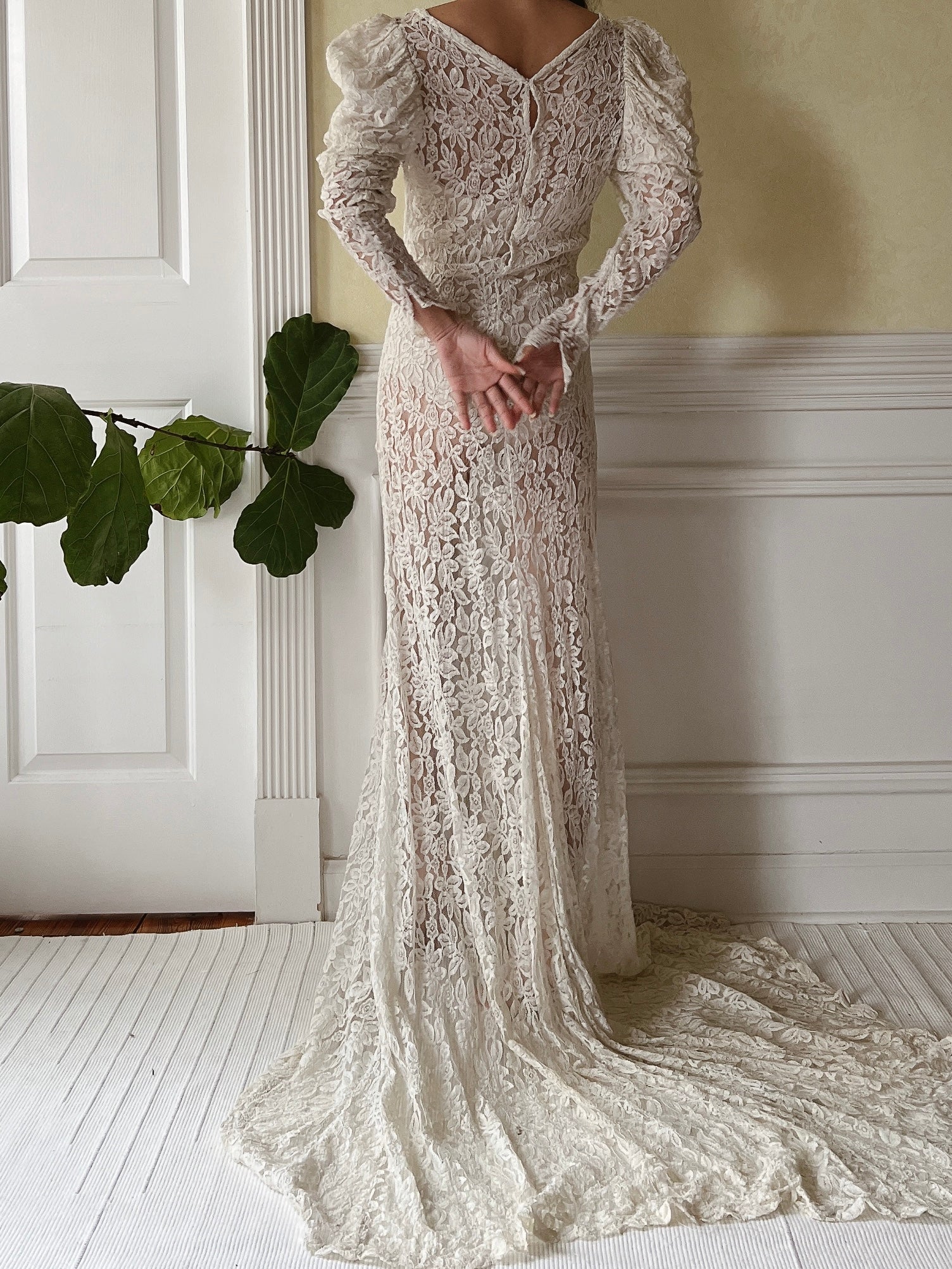 1930s Puff Sleeves Lace Wedding Gown - S