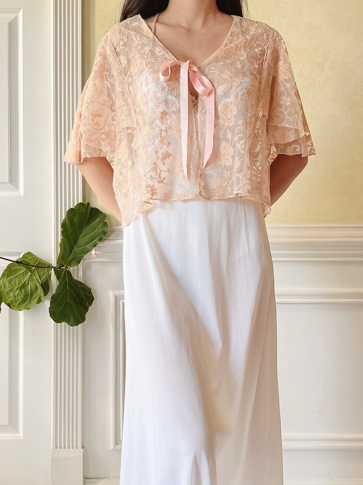 1930s Peach Lace Bed Jacket - S/M