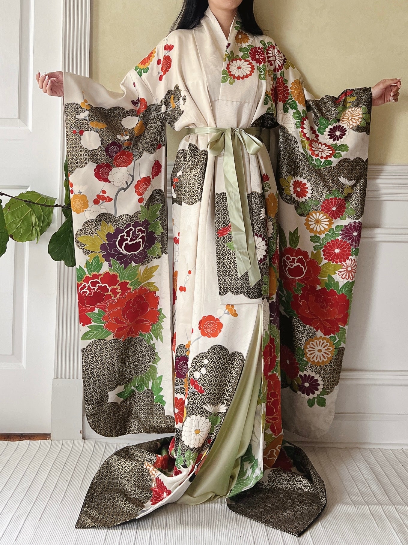 Vintage Silk Kimono with Peonies and Daisies - OSFM