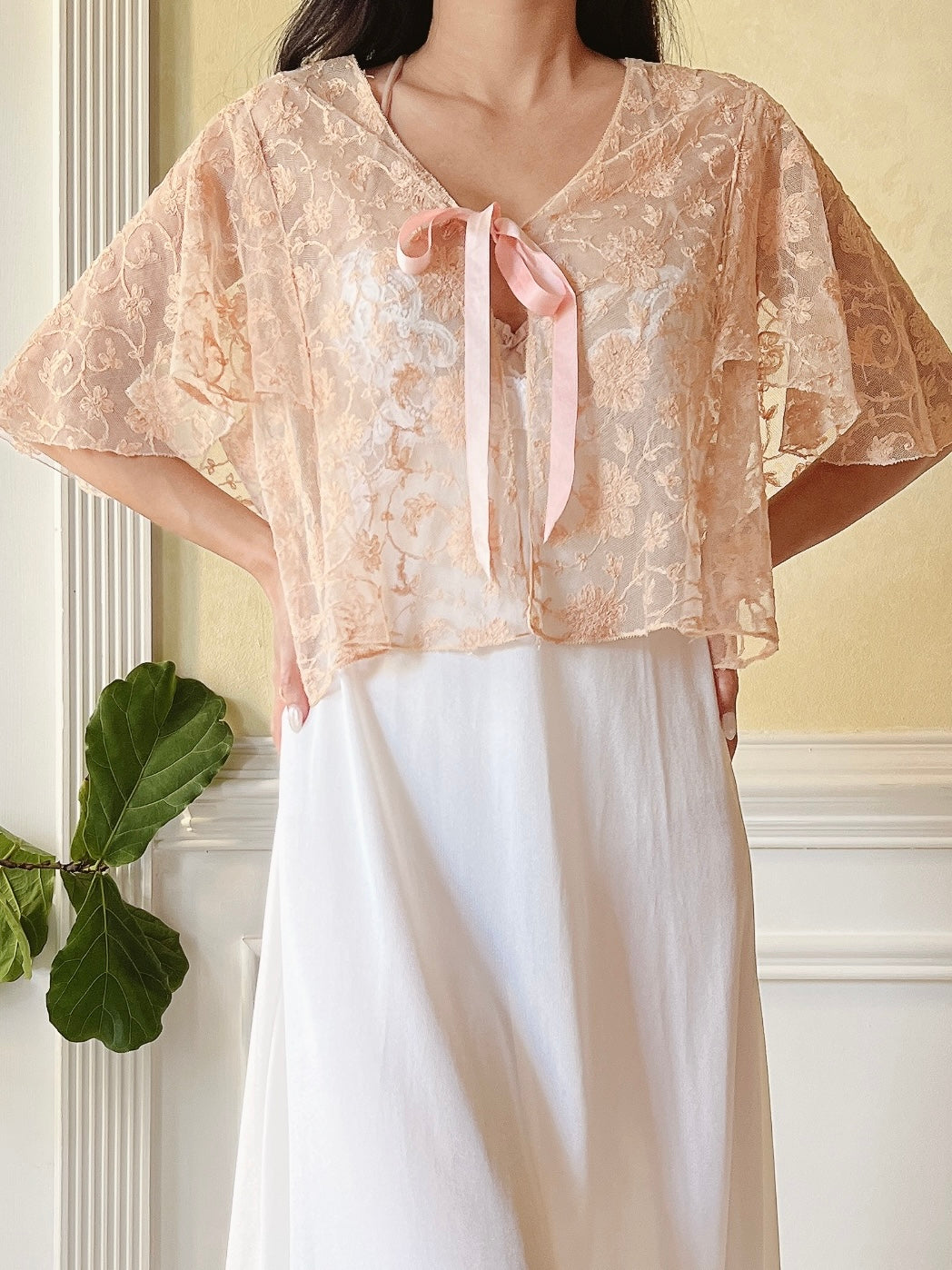 1930s Peach Lace Bed Jacket - S/M