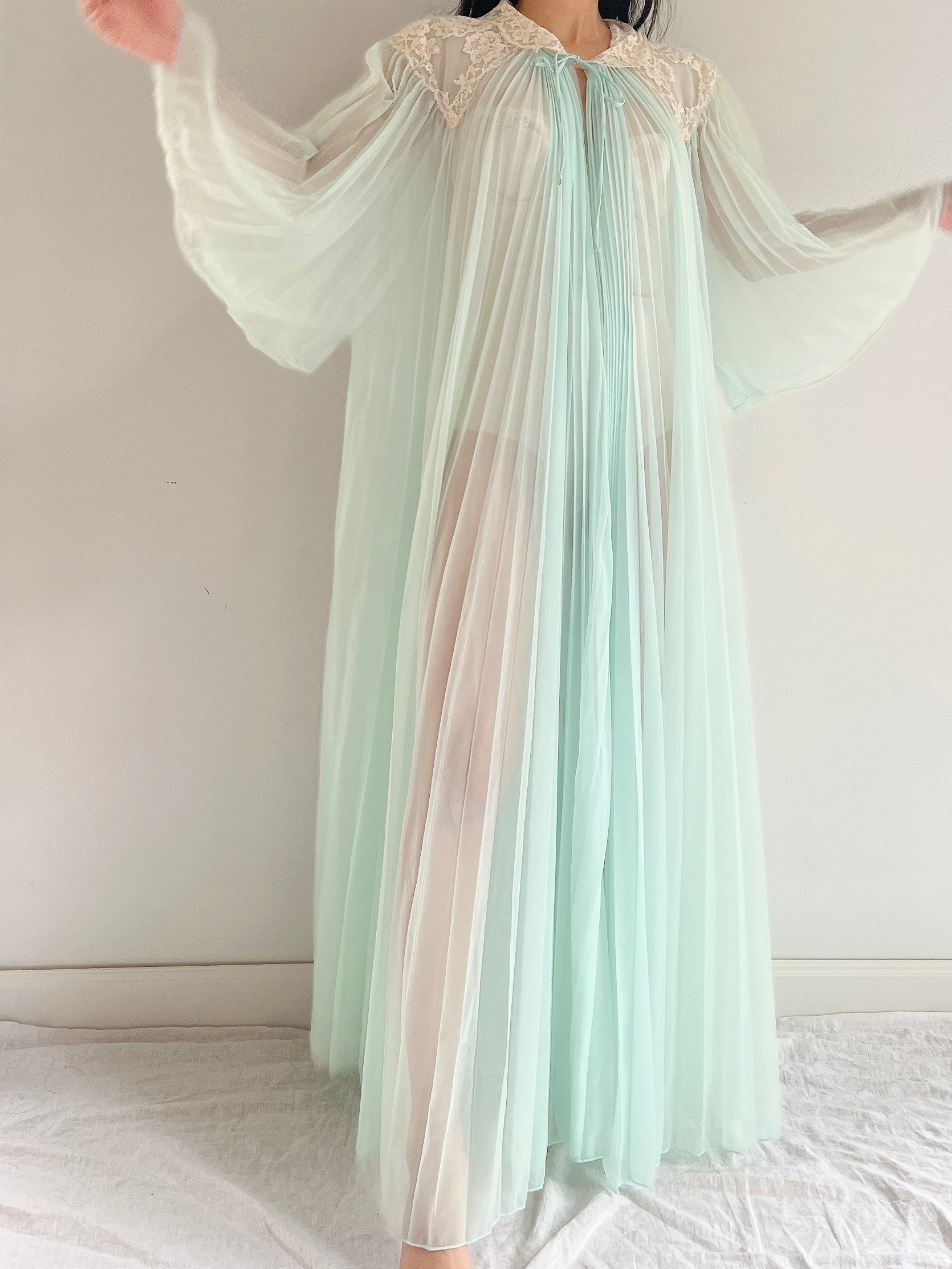 1950s Ombré Cyan Pleated Dressing Gown - OSFA