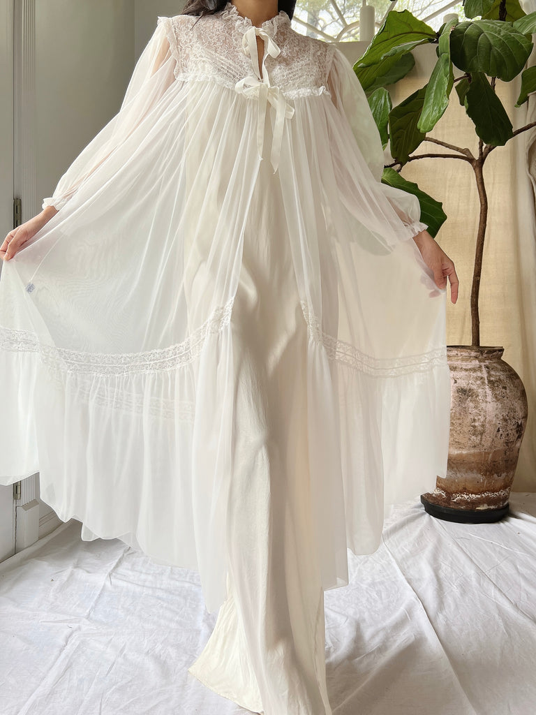 1960s Ivory Nylon Dressing Gown - OSFM | G O S S A M E R