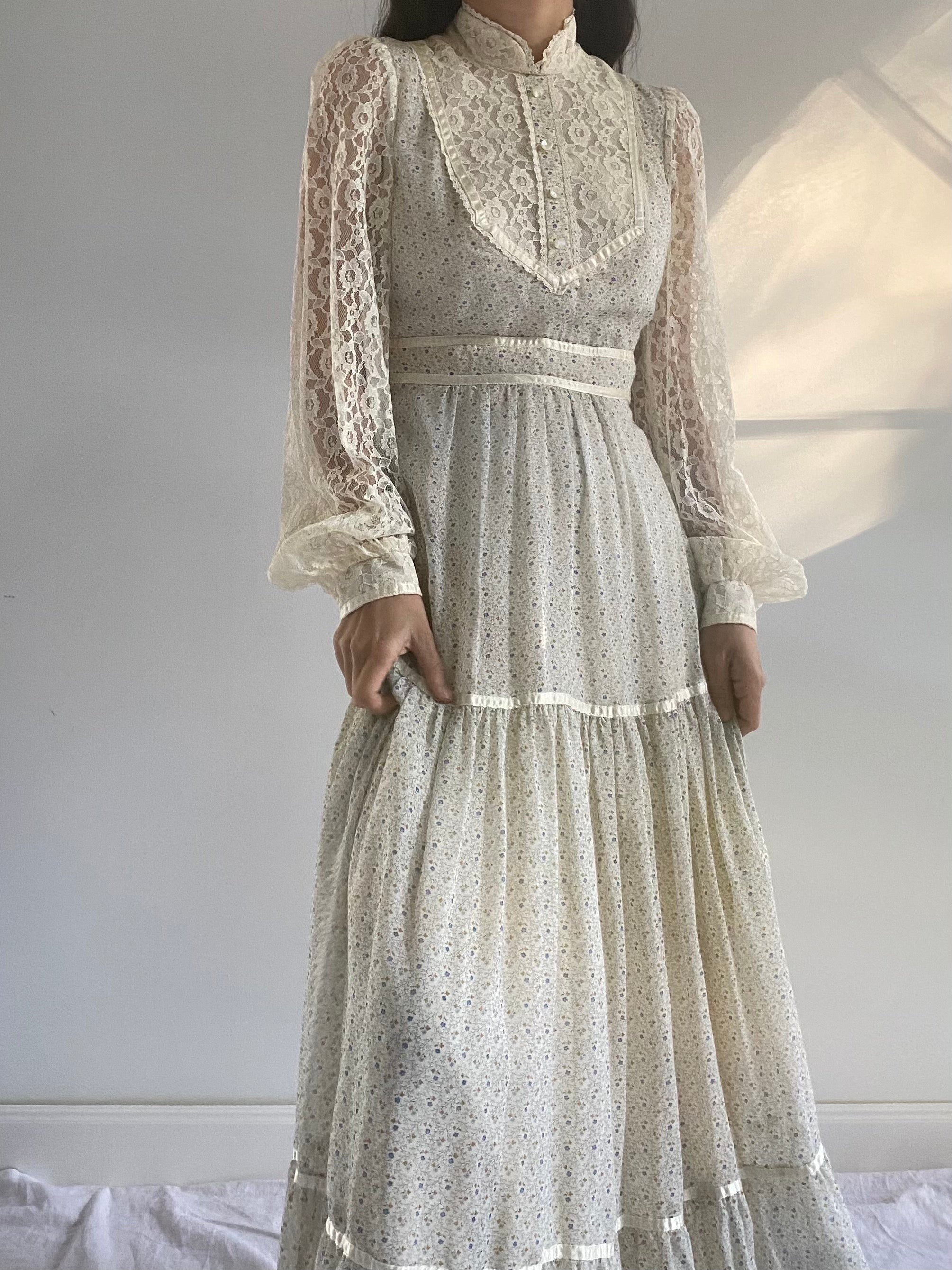 Vintage Lace Sleeves Calico Dress - XS/S | G O S S A M E R