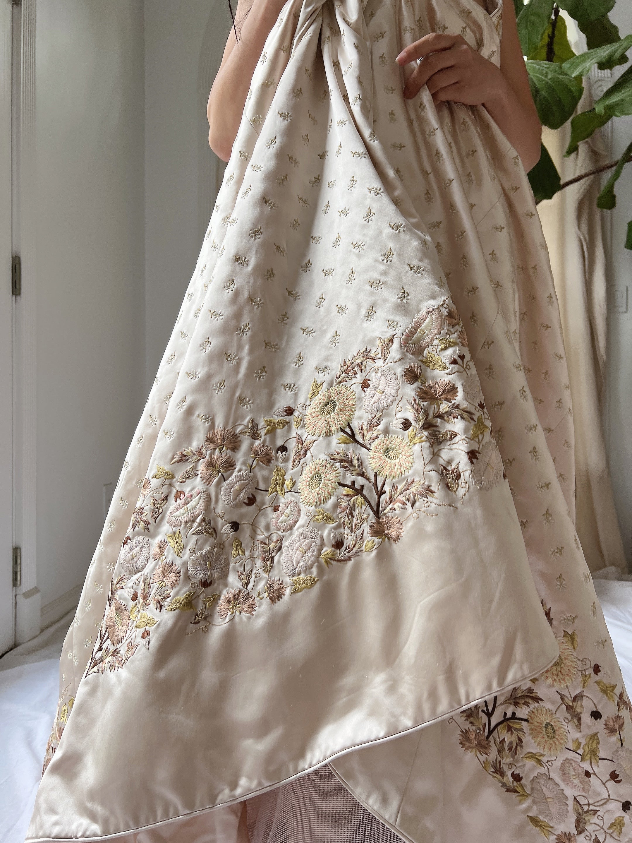 Vintage Eavis and Brown Silk Embroidered  Gown - L