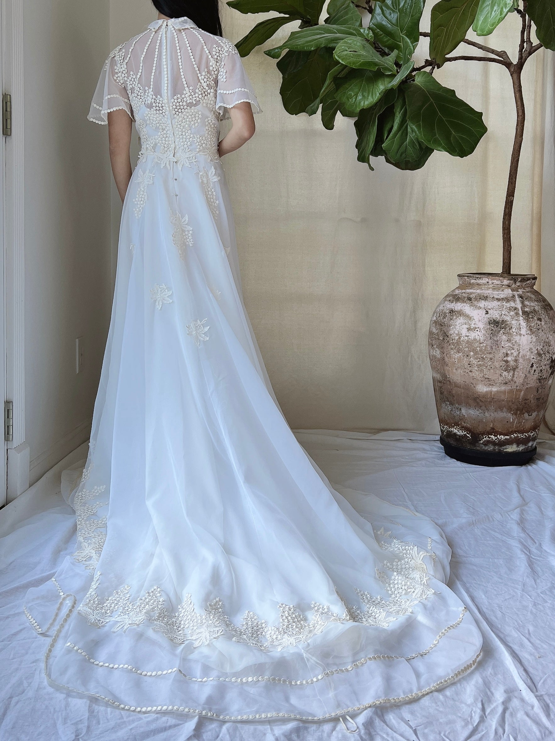 Vintage Flutter Sleeve Wedding Dress - M