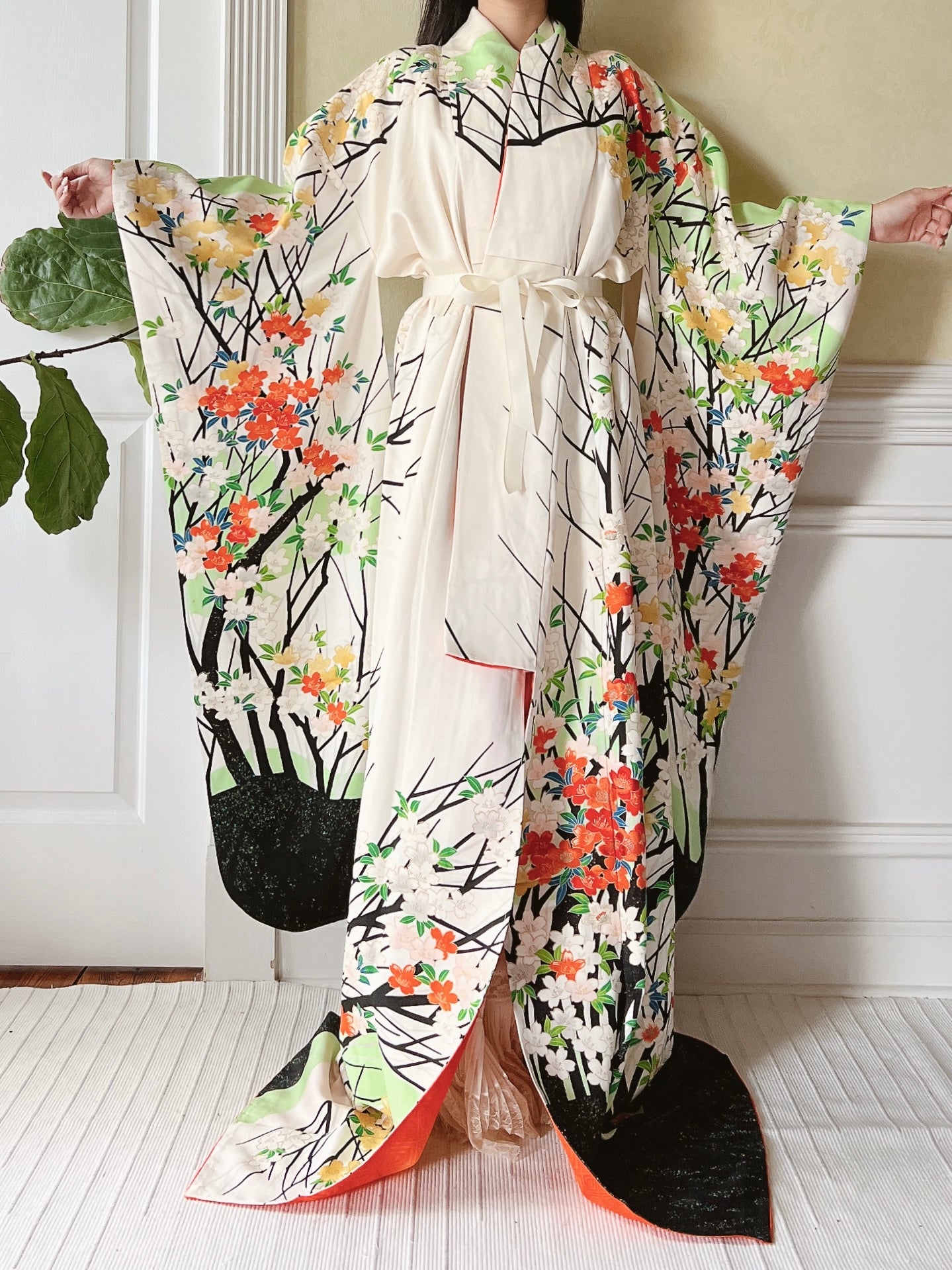 Vintage Silk Ivory Floral Print Kimono - One Size | G O S S A M E R Vintage Silk Ivory Floral Print Kimono - One Size | G O S S A M E R