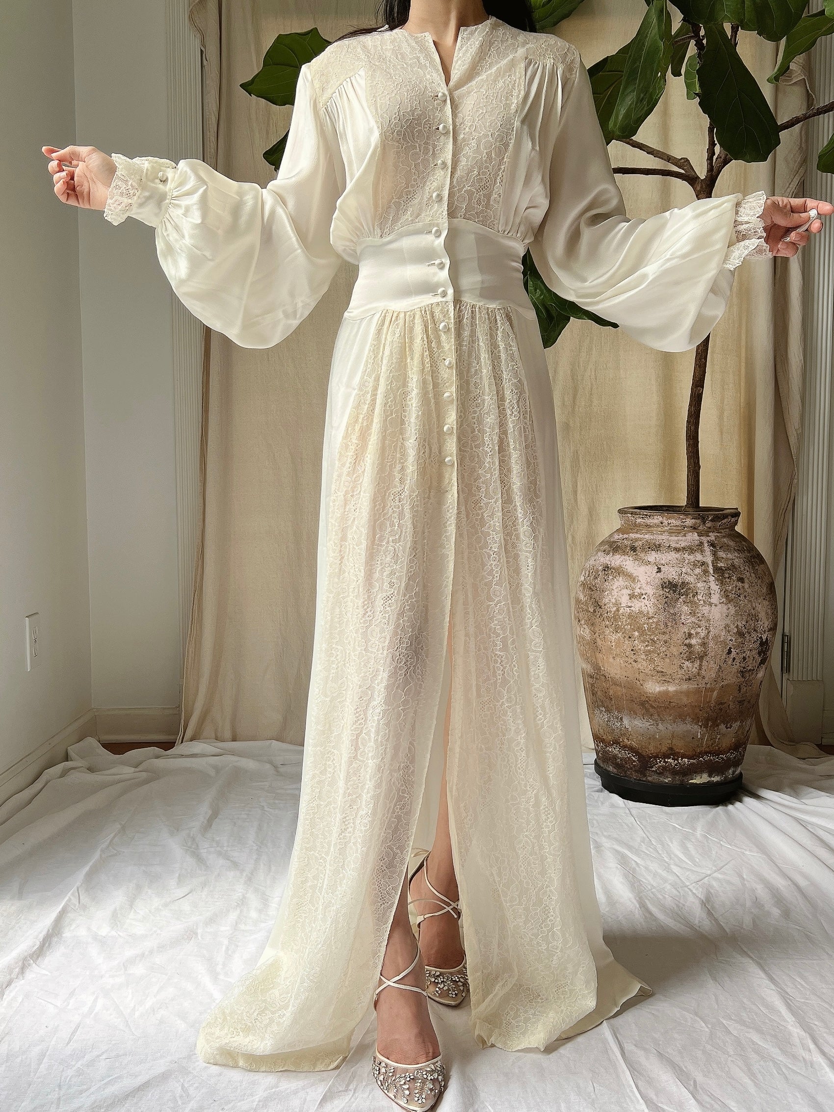 1940s Puff Sleeves Dressing Gown - S/M | G O S S A M E R 1940s Puff Sleeves Dressing Gown - S/M | G O S S A M E R