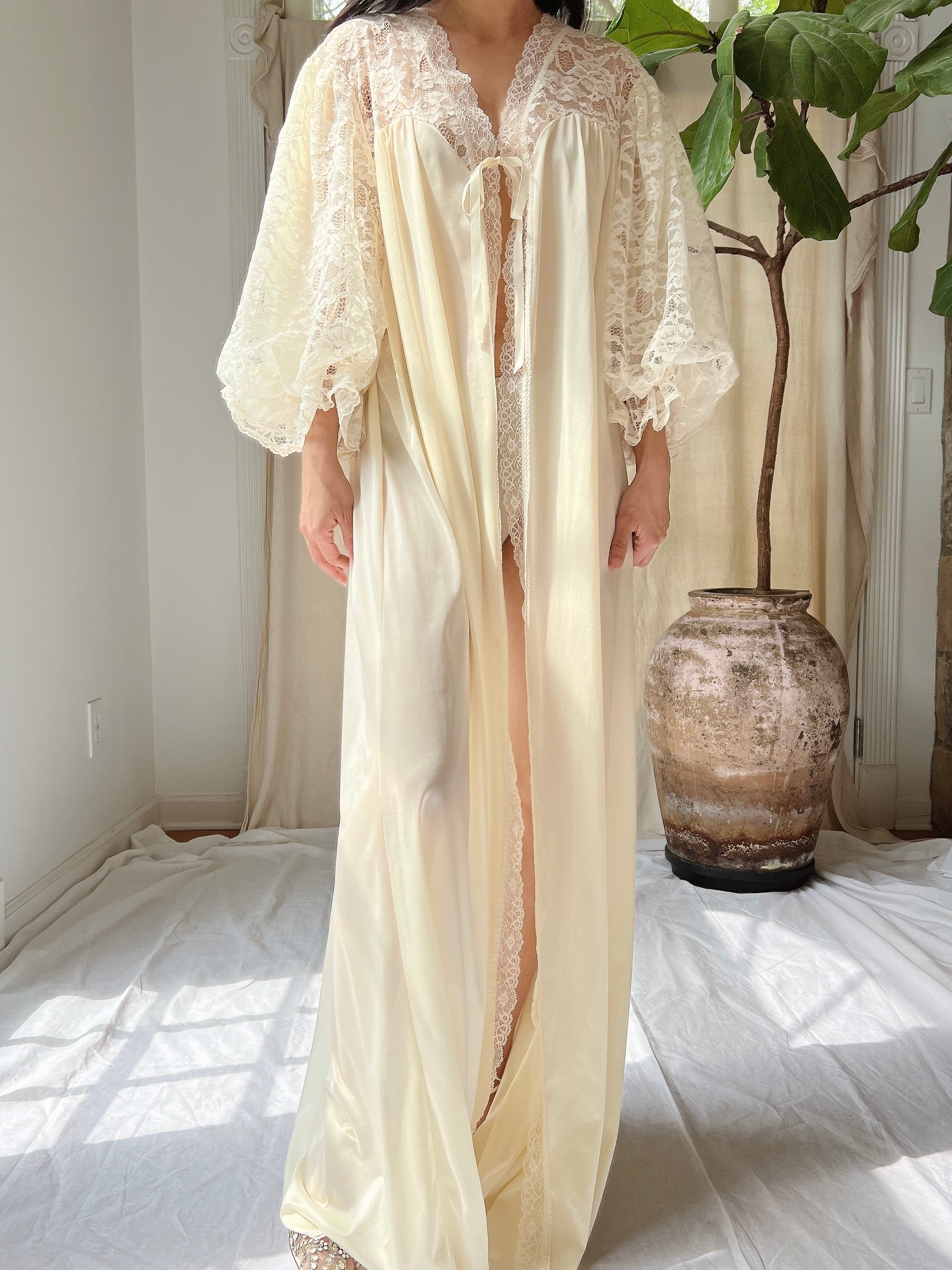 Vintage Puff Sleeves Dressing Gown - OSFM Vintage Puff Sleeves Dressing Gown - OSFM