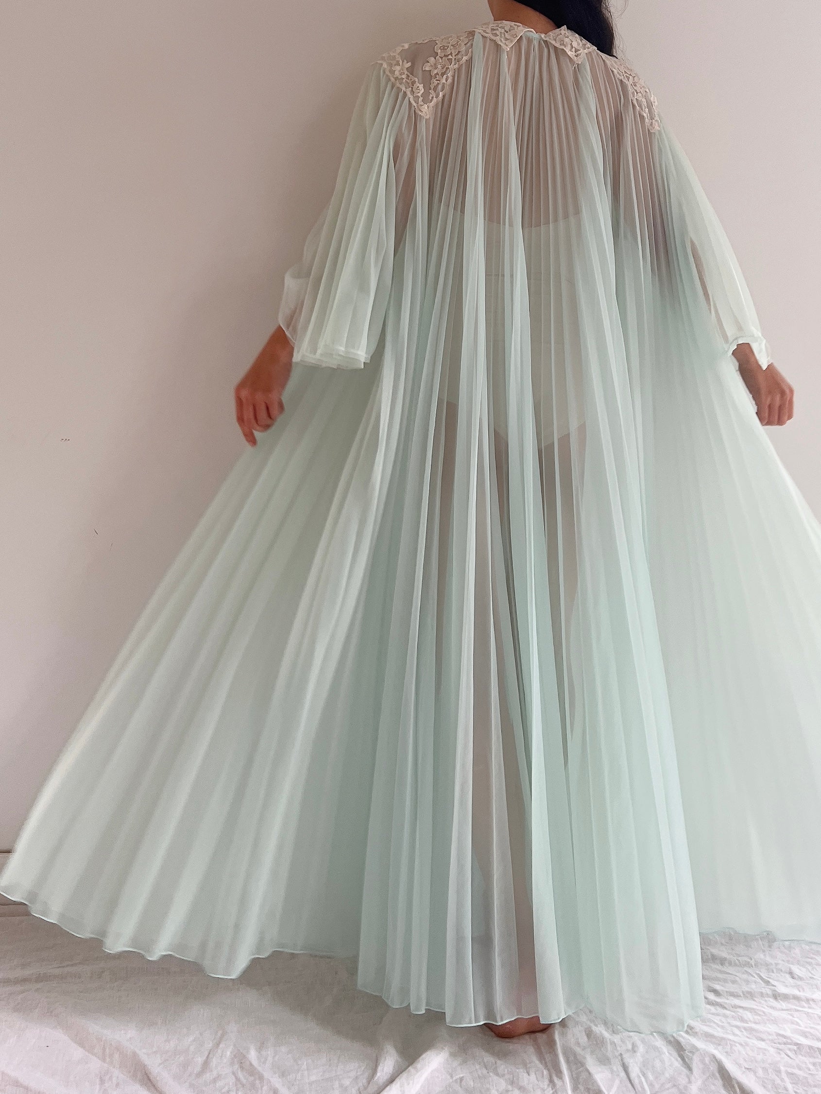 1950s Ombré Cyan Pleated Dressing Gown - OSFA