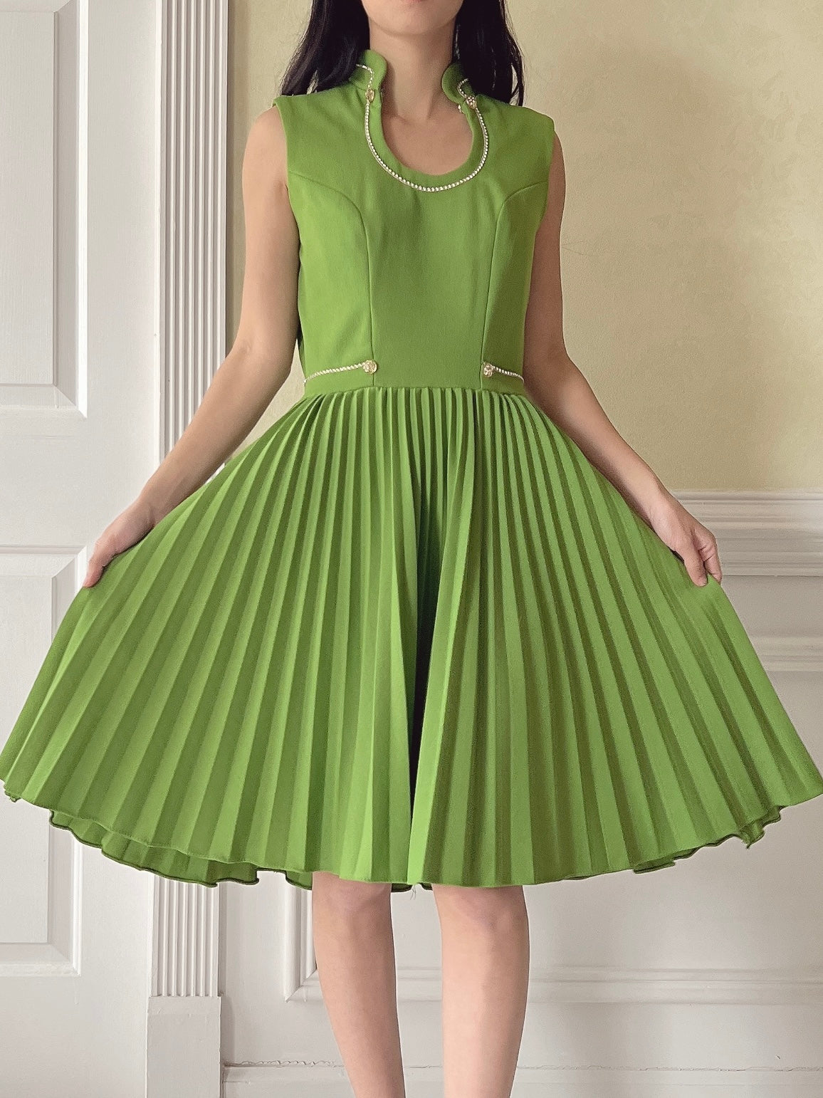 Vintage Green Rayon Pleated Dress - S | G O S S A M E R Vintage Green Rayon Pleated Dress - S | G O S S A M E R